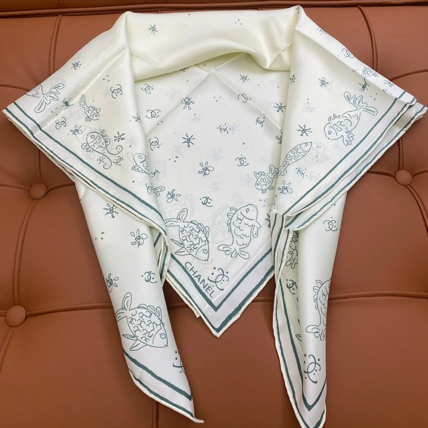 CHANEL 25S SCARF 90 IN SILK 703706