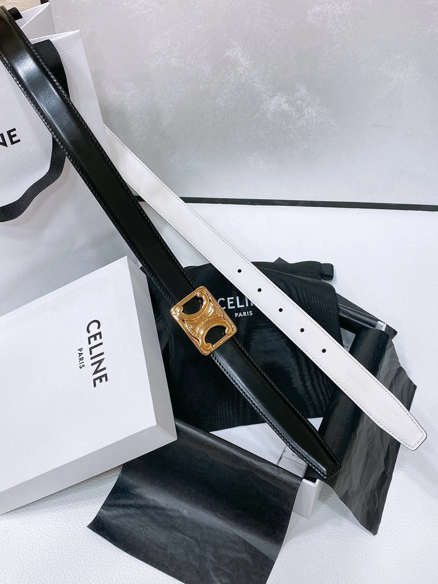 CL MEDIUM 25 MM TRIOMPHE BELT IN TAURILLON AND BLACK CALFSKIN GOLD HARDWARE