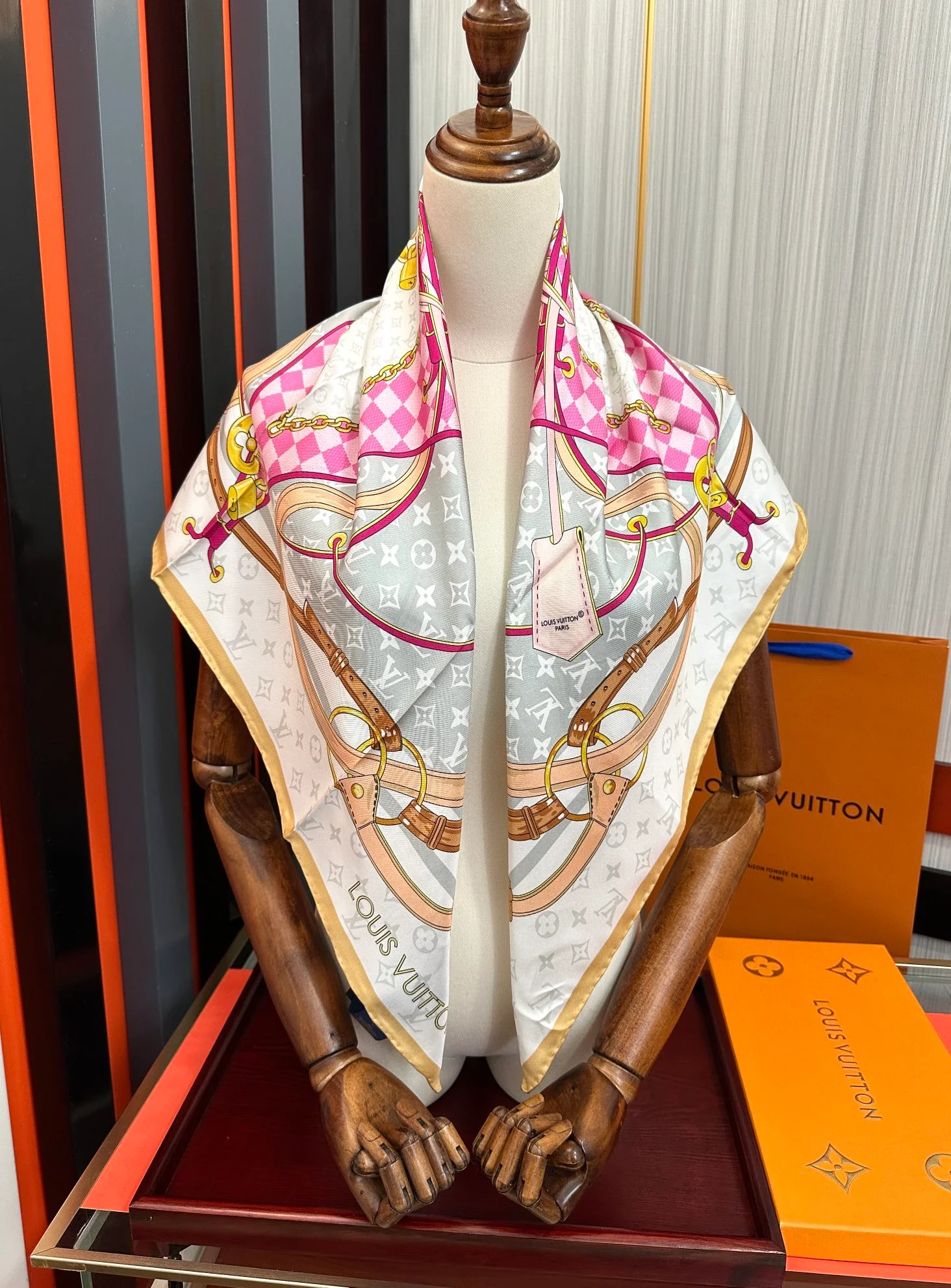 LV SCARF 90 CM IN SILK 729072