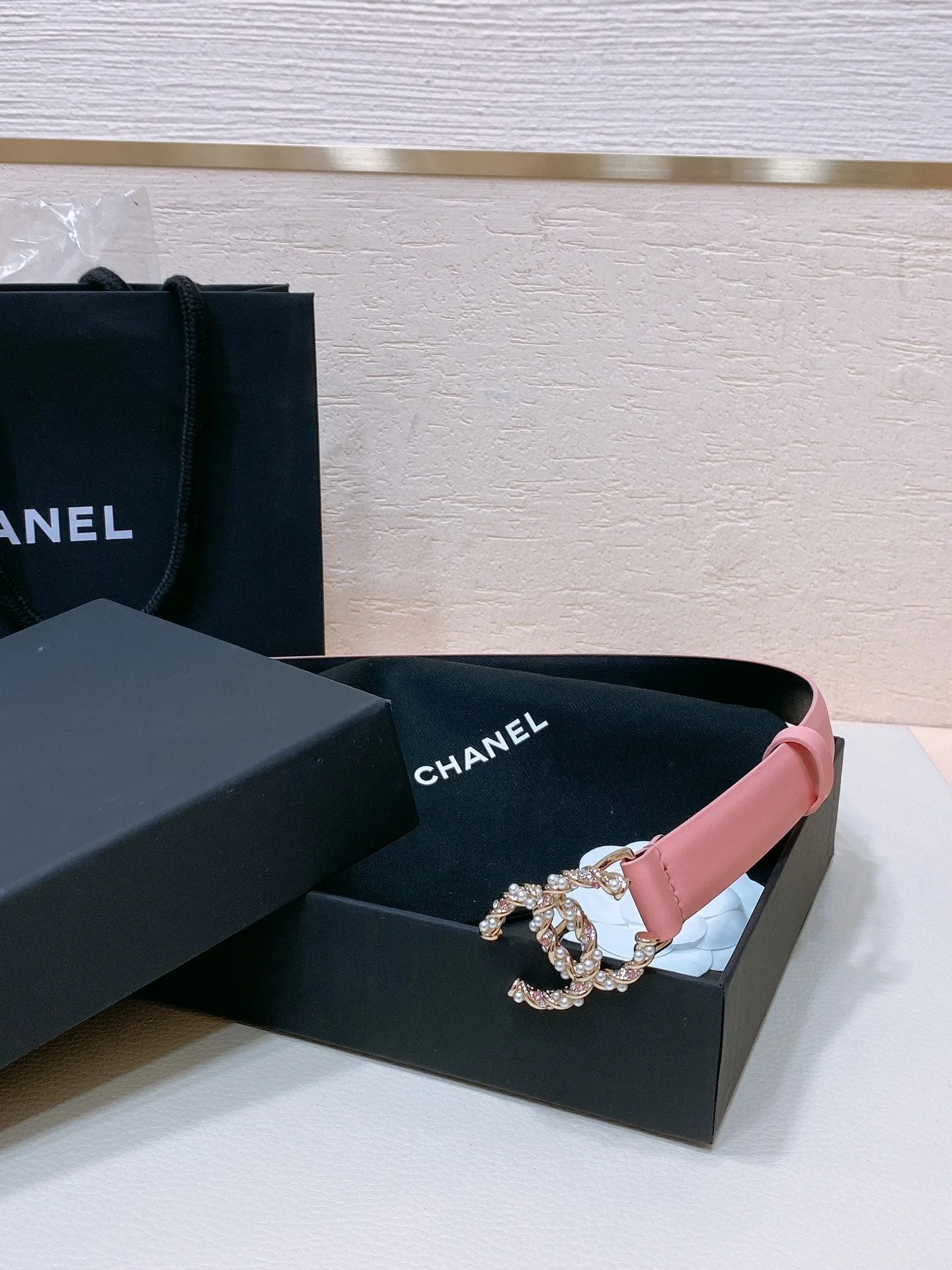CC BELT 20MM IN SALMON PINK CALFSKIN GOLD HARDWARE ATTACH PEARLS