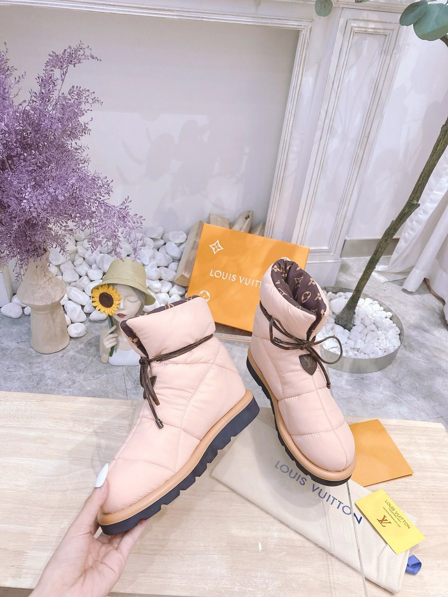 PILLOW COMFORT ANKLE BOOTS IN LIGHT PINK NYLON