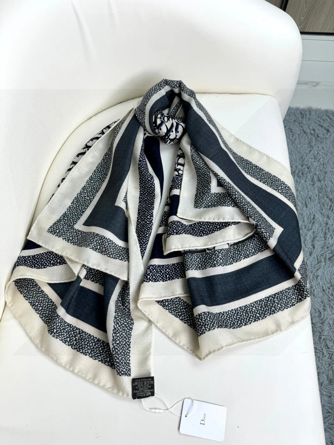 DIOR SCARF 140 CM IN CASHMERE-SILK BLEND 699256