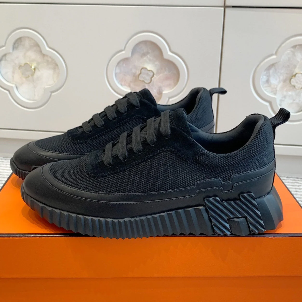 BOUNCING SNEAKER IN BLACK GRAPHIC MESH AND CALFSKIN