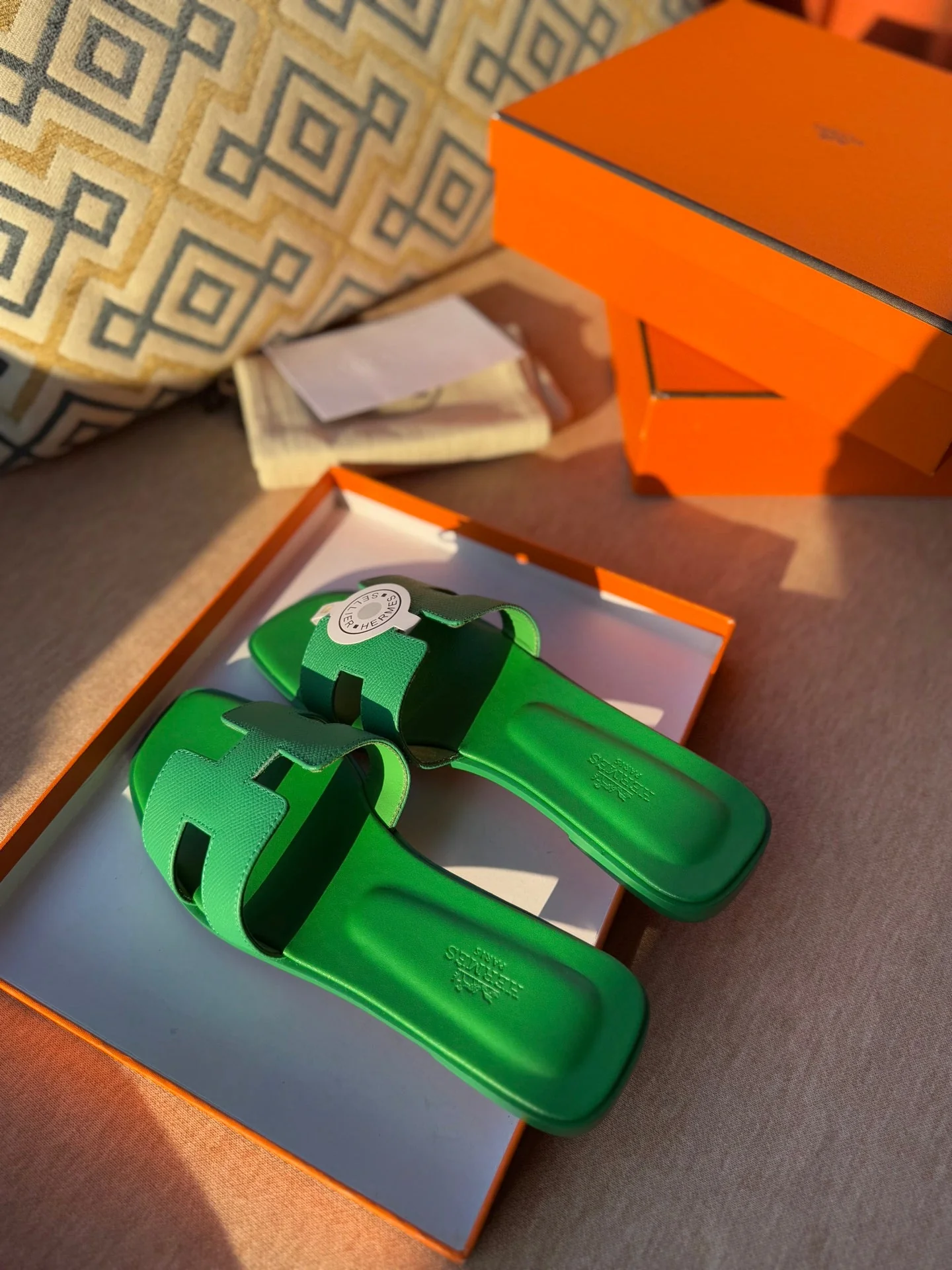 0RAN SANDALS IN SHAMROCK GREEN CALFSKIN