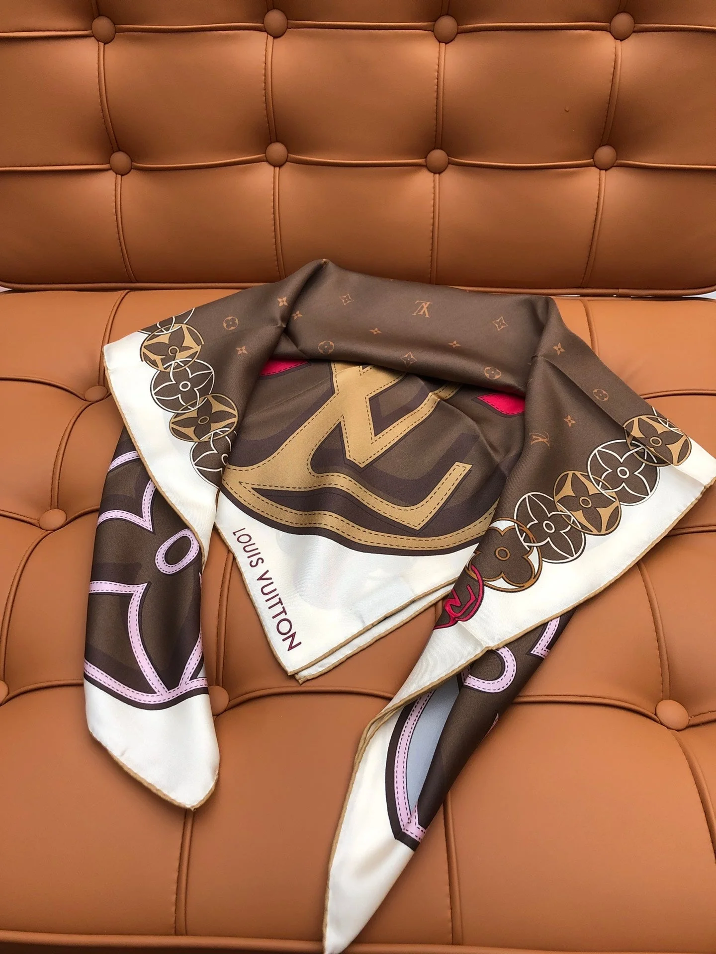 LV SCARF 90 CM IN SILK 704580