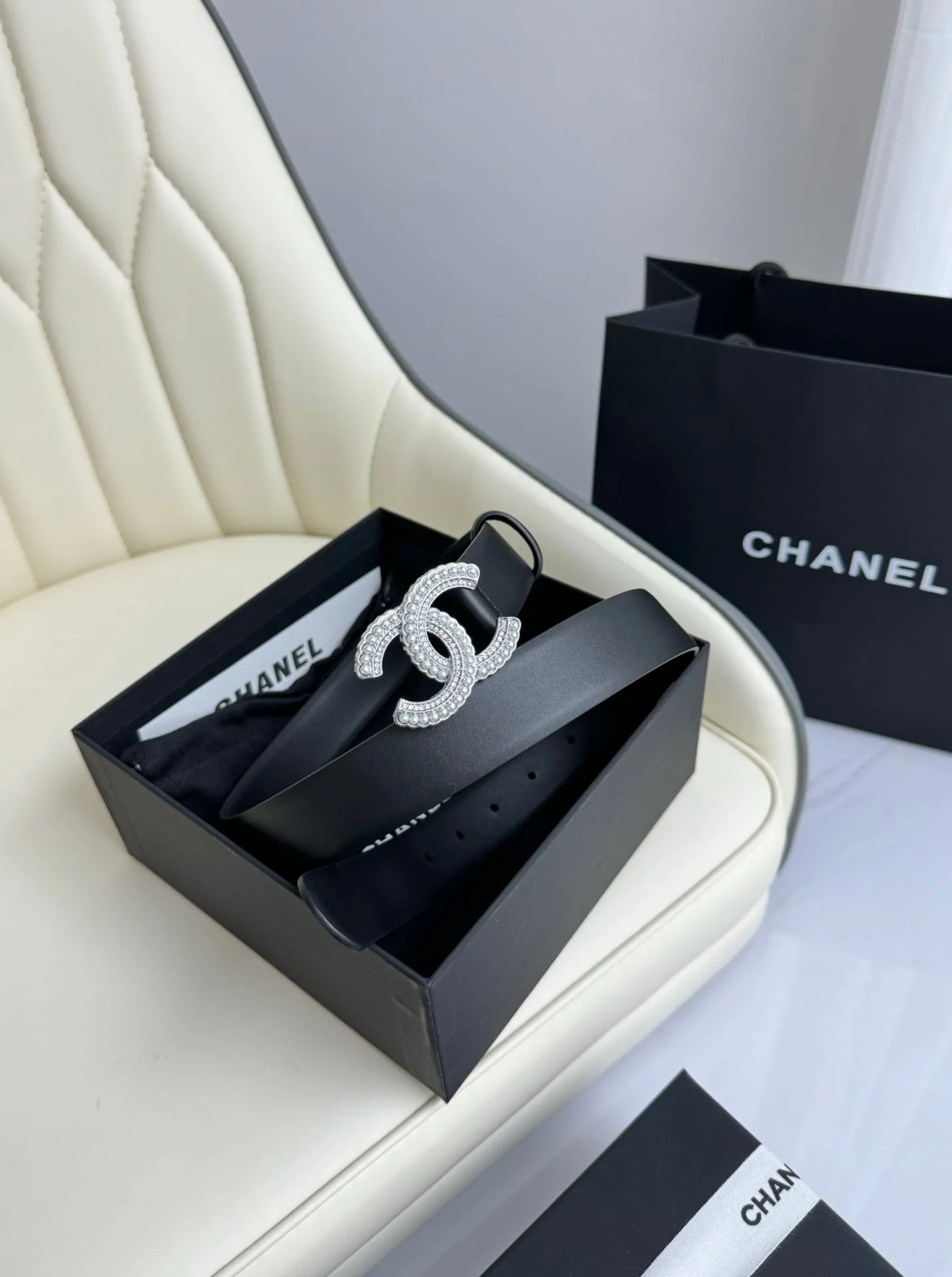 CC BELT 30MM IN BLACK SMOOTH CALFSKIN SILVER HARDWARE ATTACH PEARLS