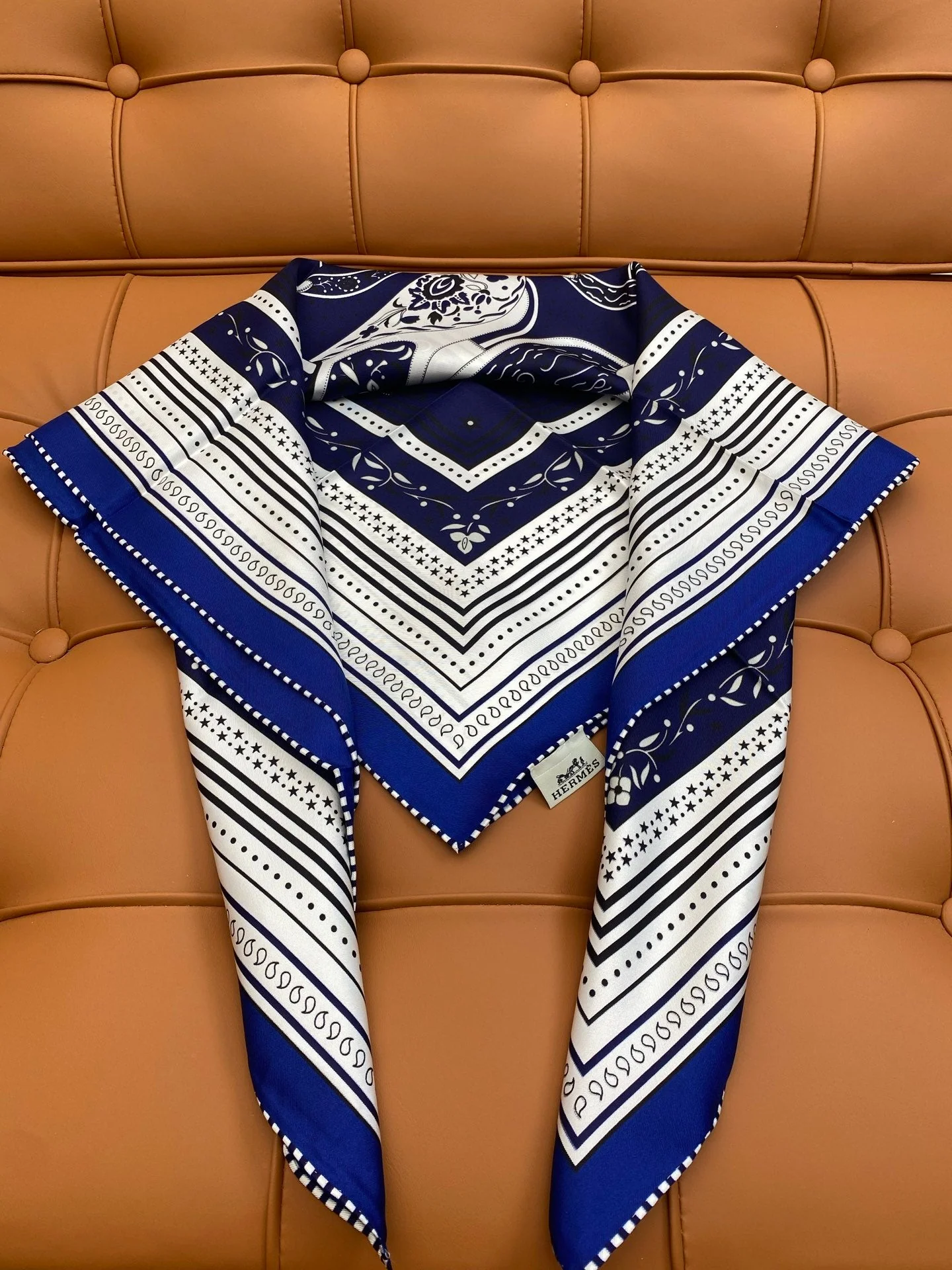 HERMES 25S SCARF 90 IN SILK 718485
