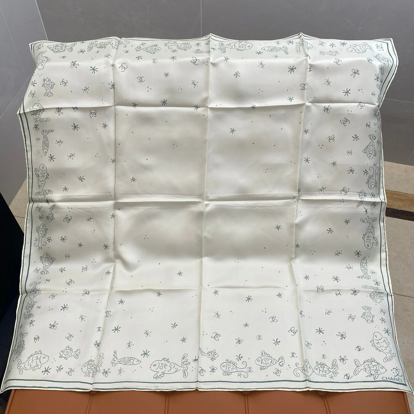 CHANEL 25S SCARF 90 IN SILK 703706