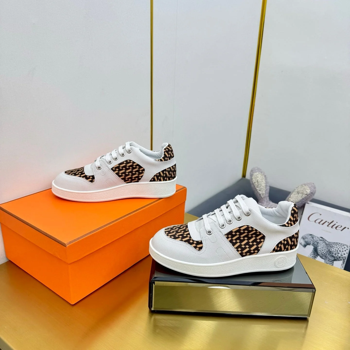FREE SNEAKER IN WHITE CALFSKIN AND 