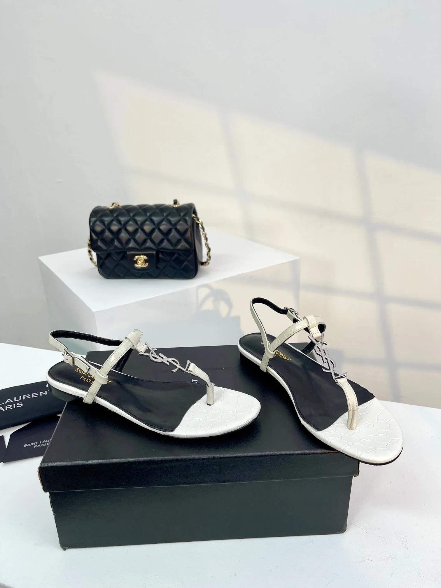 SL Cassandra Croc-Embossed Thong Sandals Black White Leather