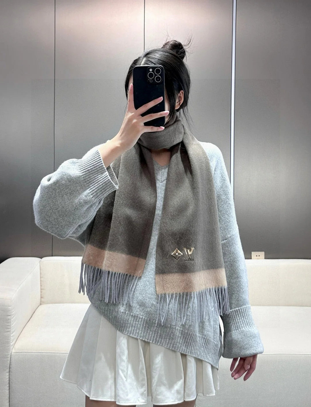 LV SCARF 180 CM IN CASHMERE 700797