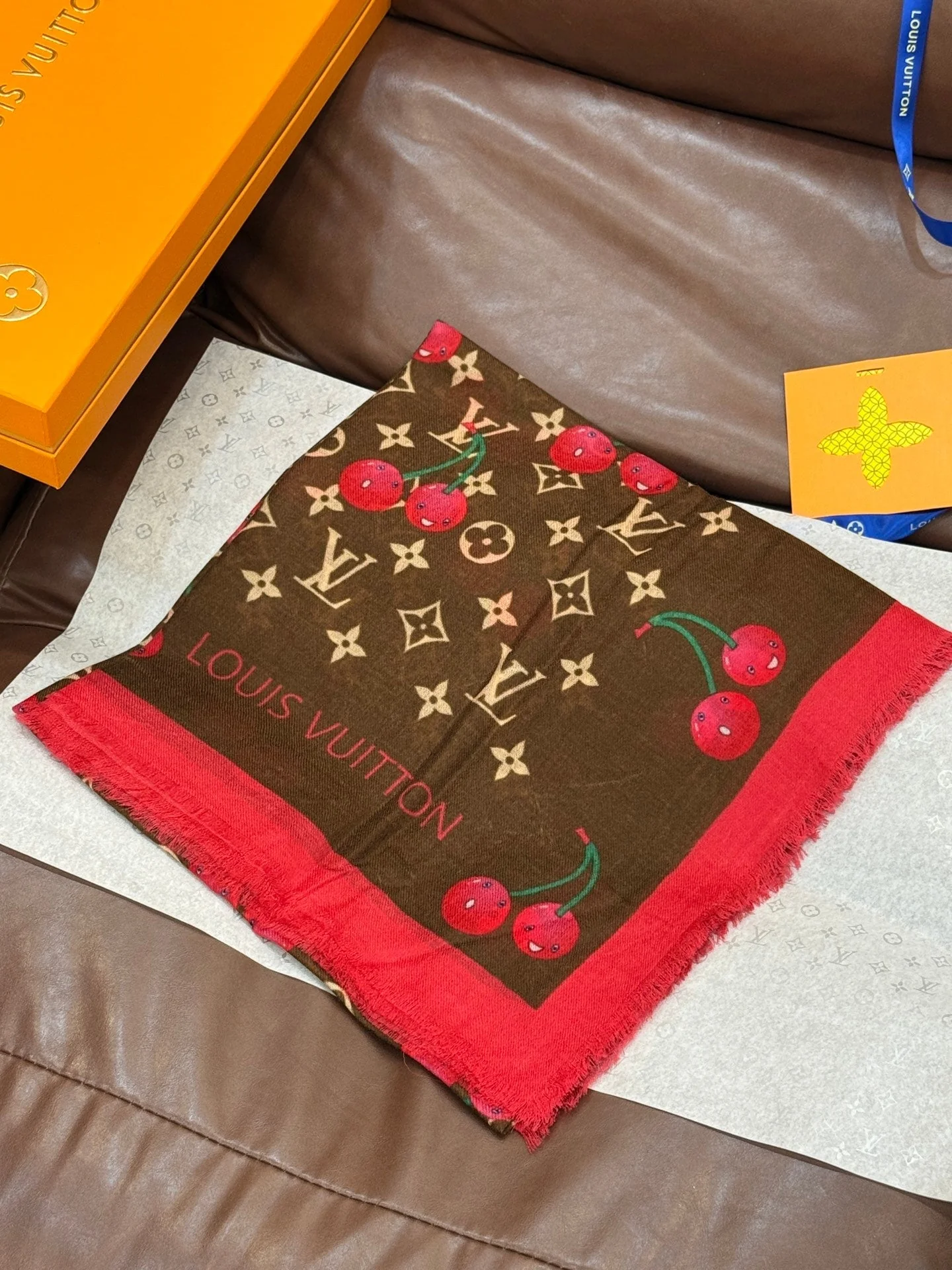 LV SCARF 140 CM IN CASHMERE 721493