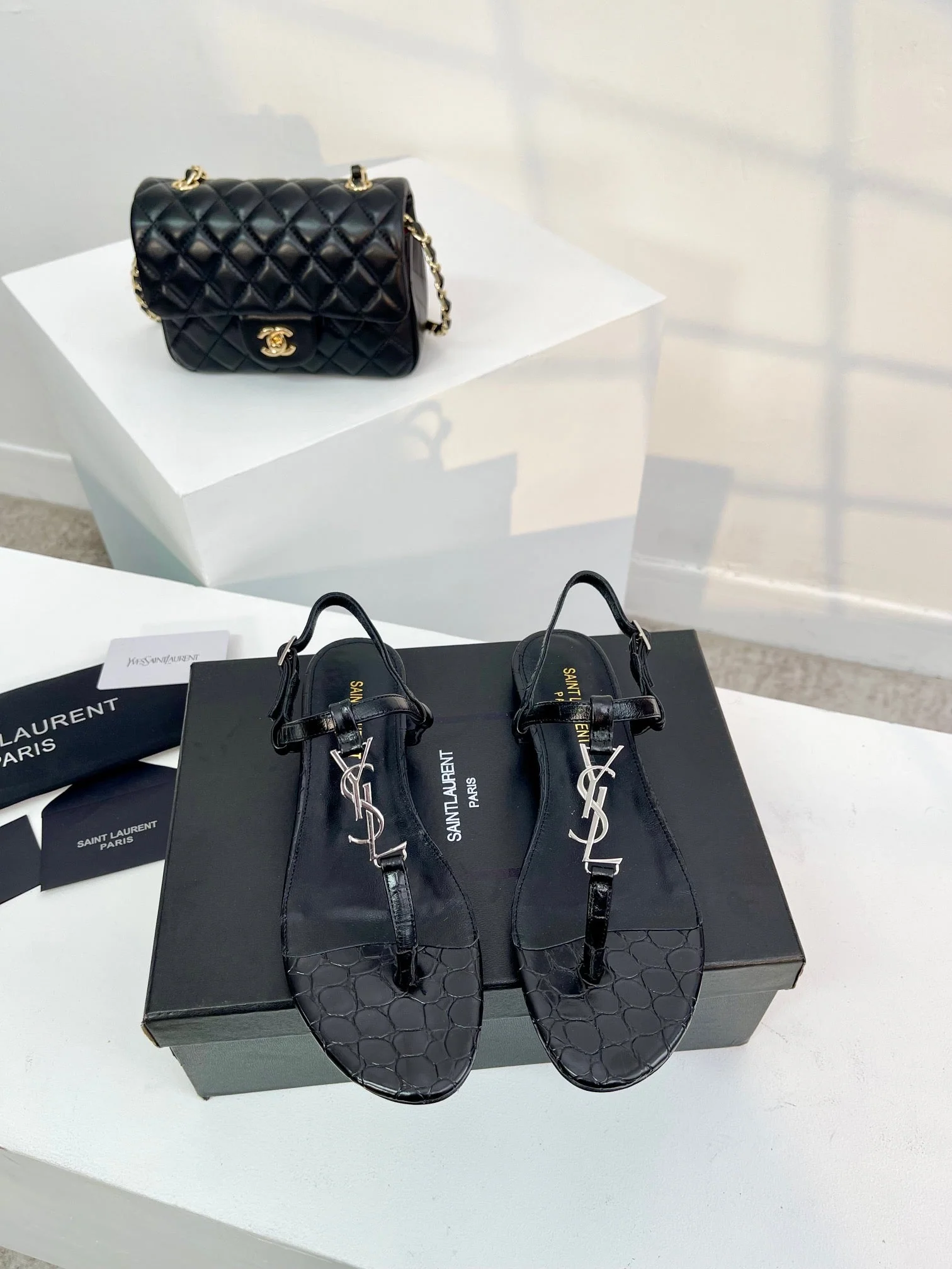 SL Cassandra Croc-Embossed Thong Sandals Black Leather