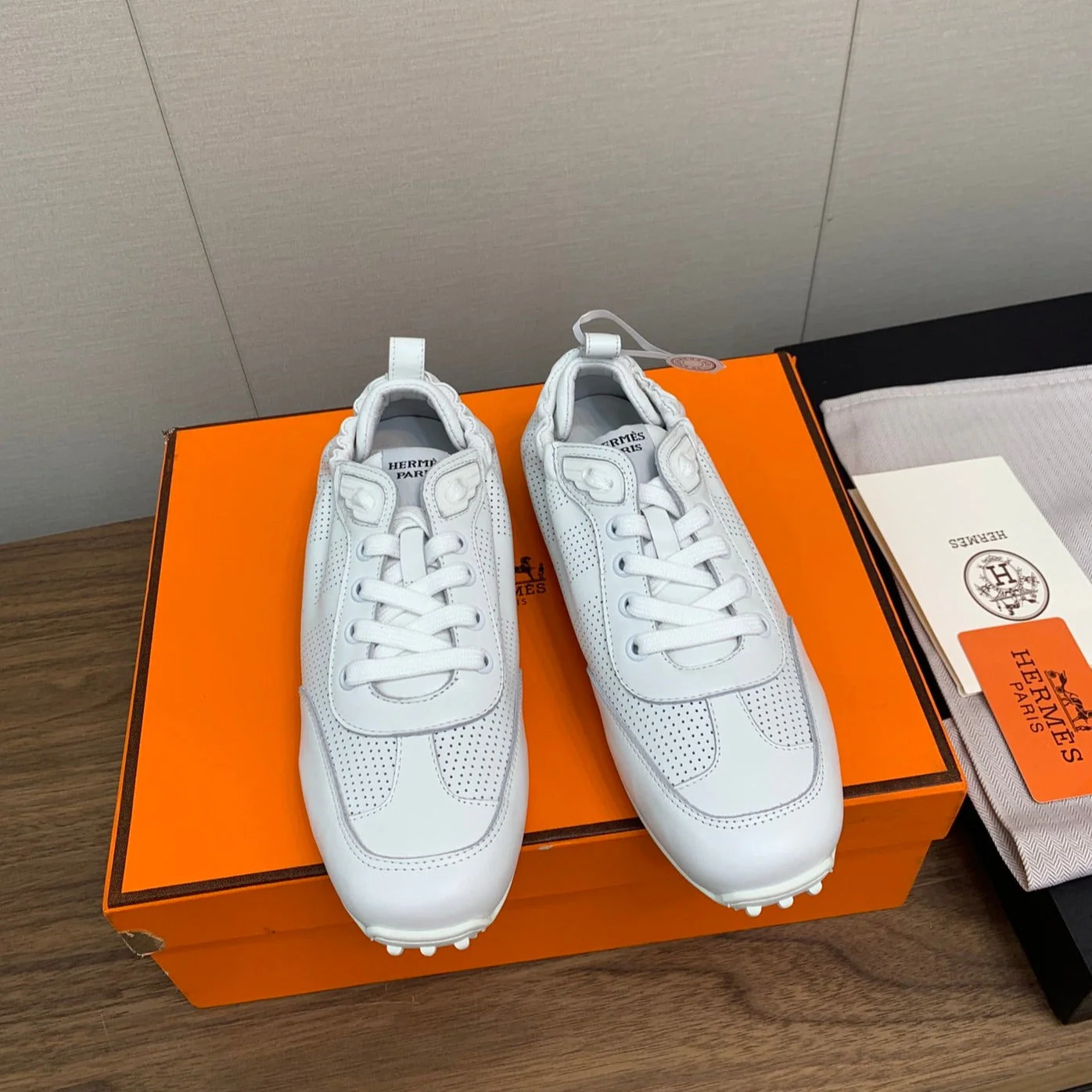 SKATEBOARD SHOES LIGHT GRAY CALFSKIN