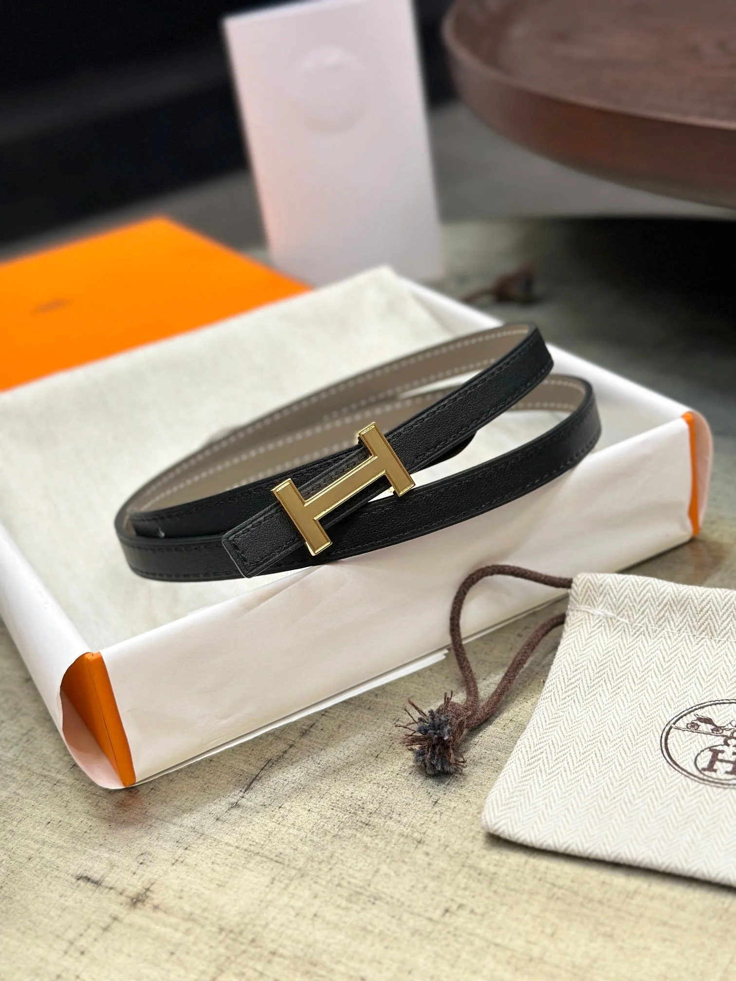 HM FOCUS BUCKLE & REVERSIBLE BLACK AND KHAKI BROWN LEATHER STRAP 13MM GOLD HARDWARE