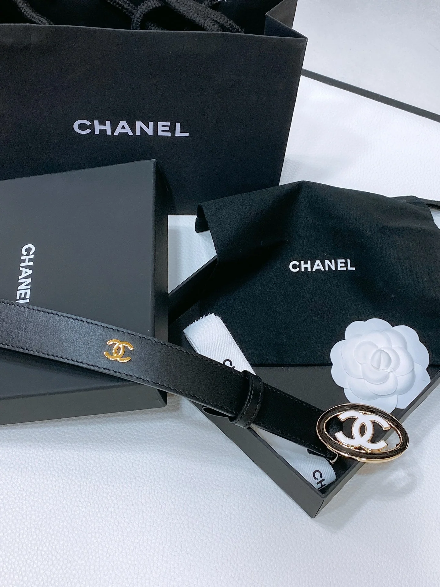 CC 30MM BELT IN BLACK SMOOTH CALFSKIN WHITE MIX BLACK METAL LOGO GOLD HARDWARE