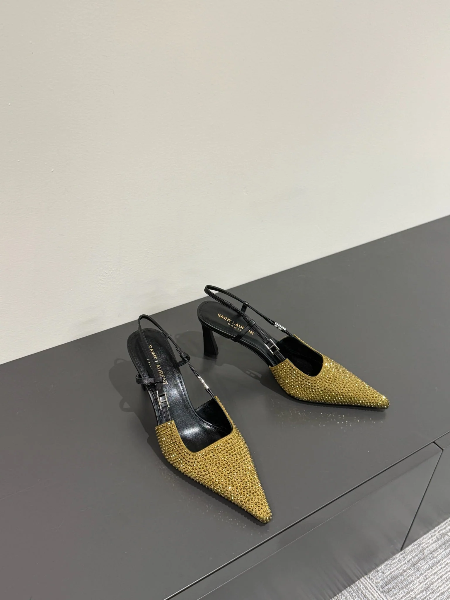 HIGH SLINGBACKS POINTED-TOE IN METALLIC GOLD LAMBSKIN WITH CRYSTALS