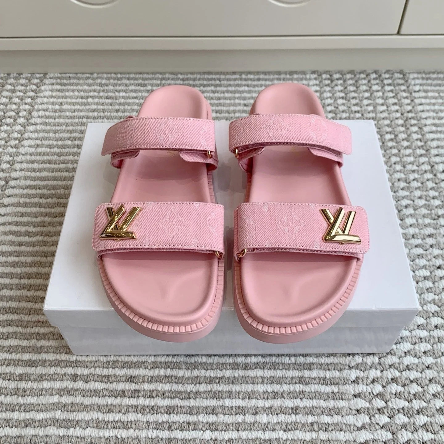 LV TWO-STRAP SANDALS 25S IN LIGHT PINK DENIM AND CALFSKIN  WITH GOLD HARDWARE