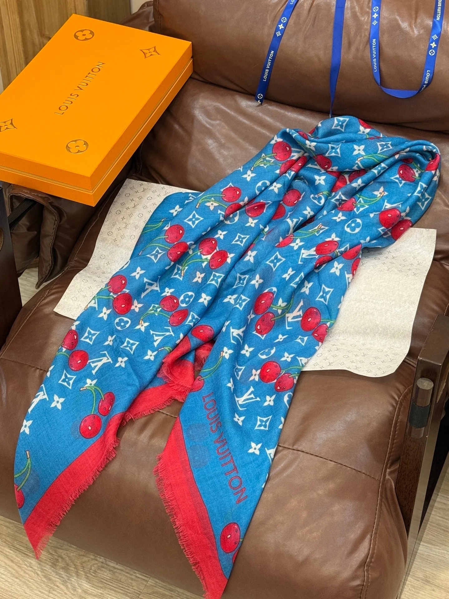 LV SCARF 140 CM IN CASHMERE 721494