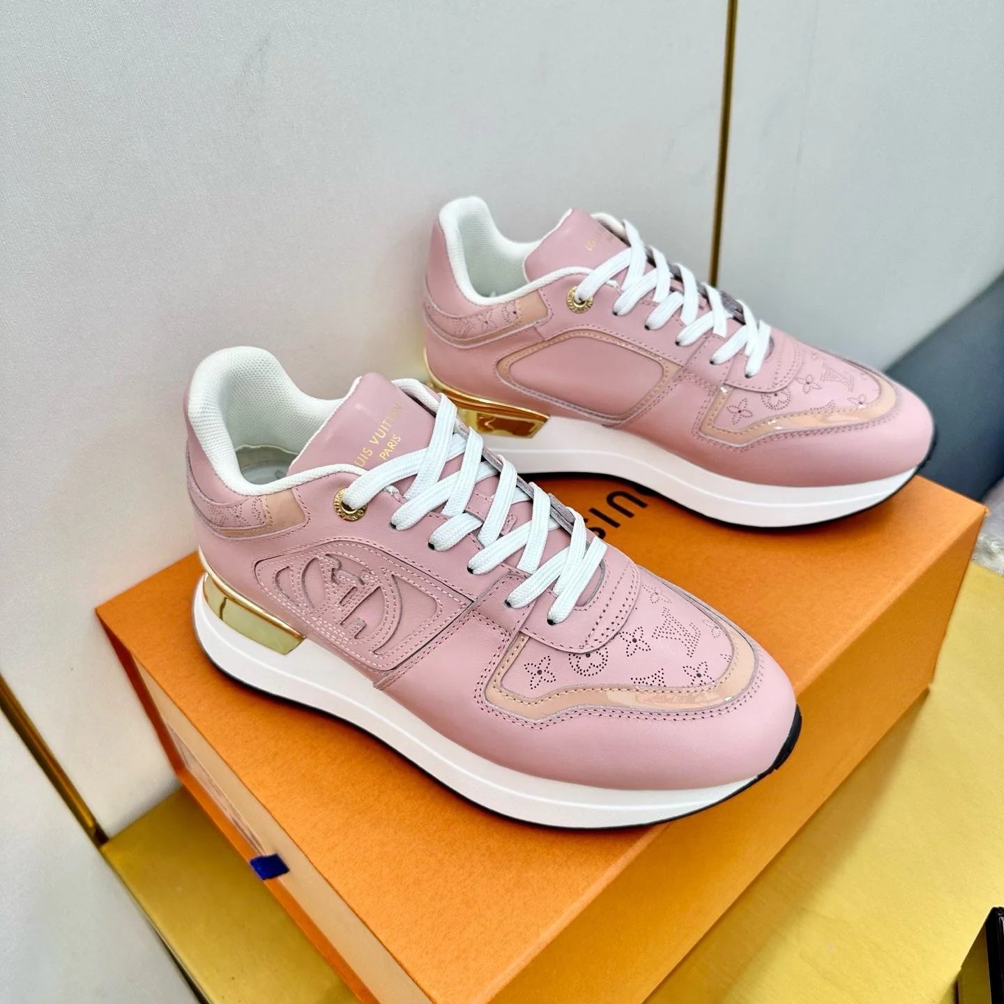 NEO RUN AWAY SNEAKER IN ROSE PINK CALFSKIN