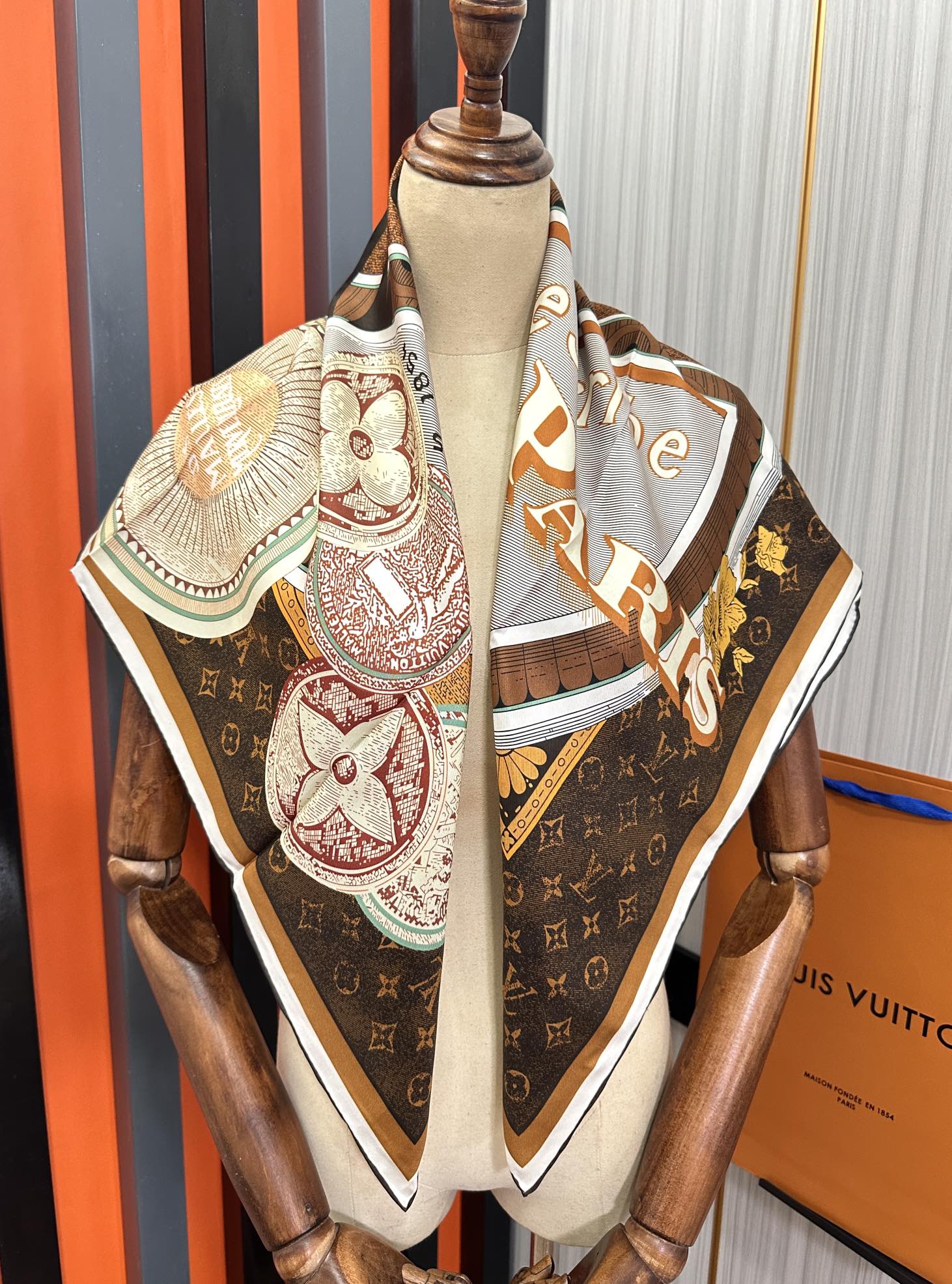 LV SCARF 90 CM IN SILK 730534