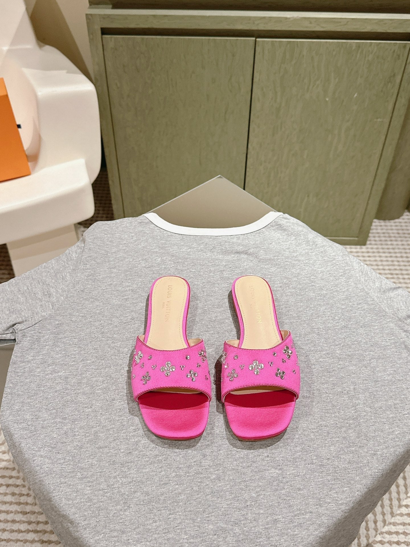 LV WOMEN FLAT MULE IN DEEP PINK SATIN WITH RHINESTONE