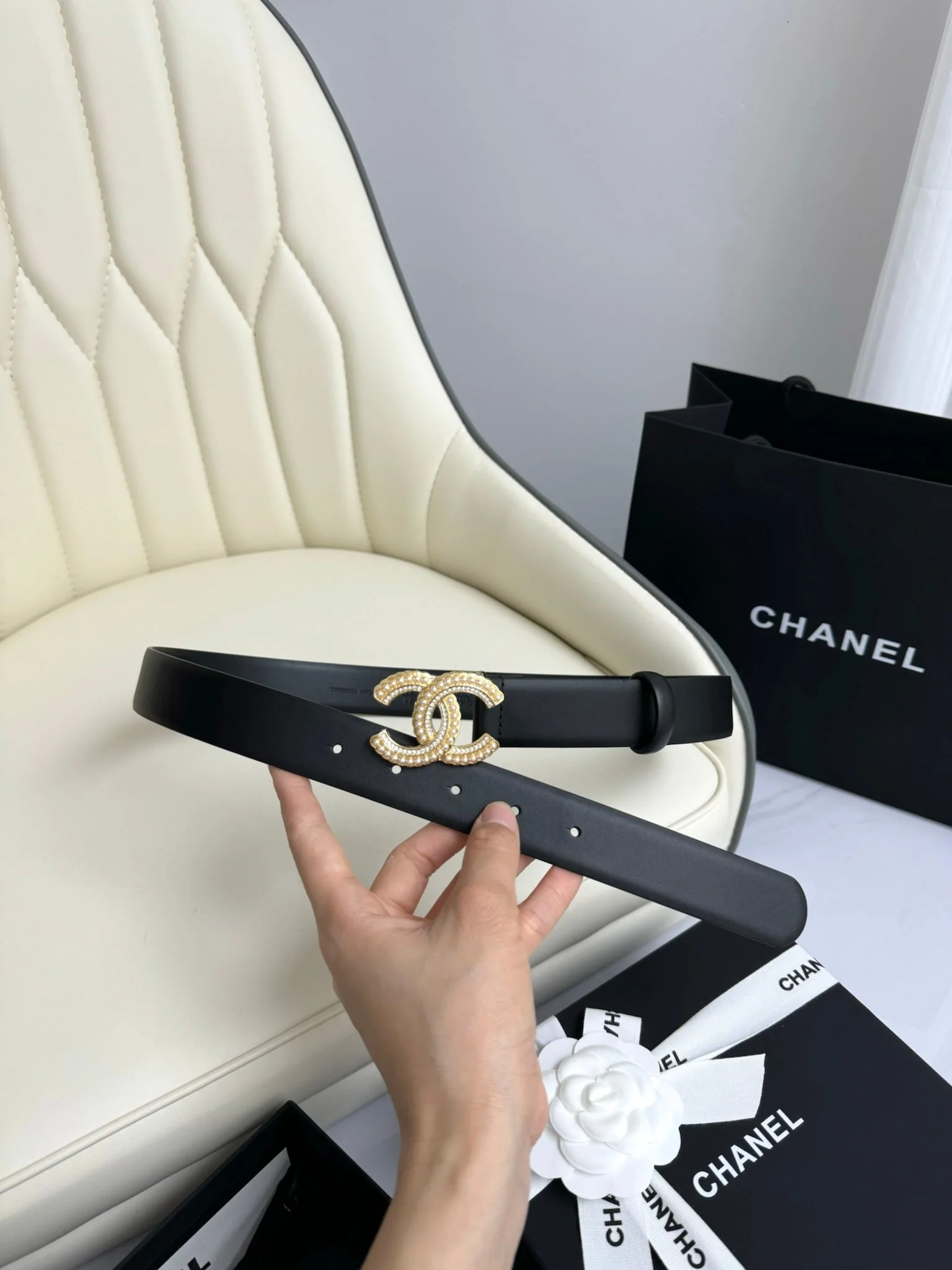 CC BELT 30MM IN BLACK SMOOTH CALFSKIN GOLD HARDWARE ATTACH PEARLS