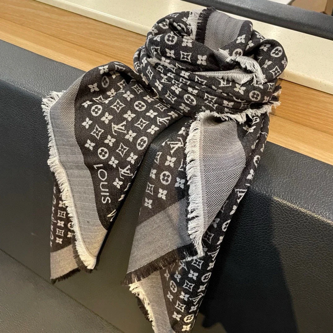 MONOGRAM SHINE SCARF 120 CM IN BLACK WOOL AND MULBERRY SILK 398194