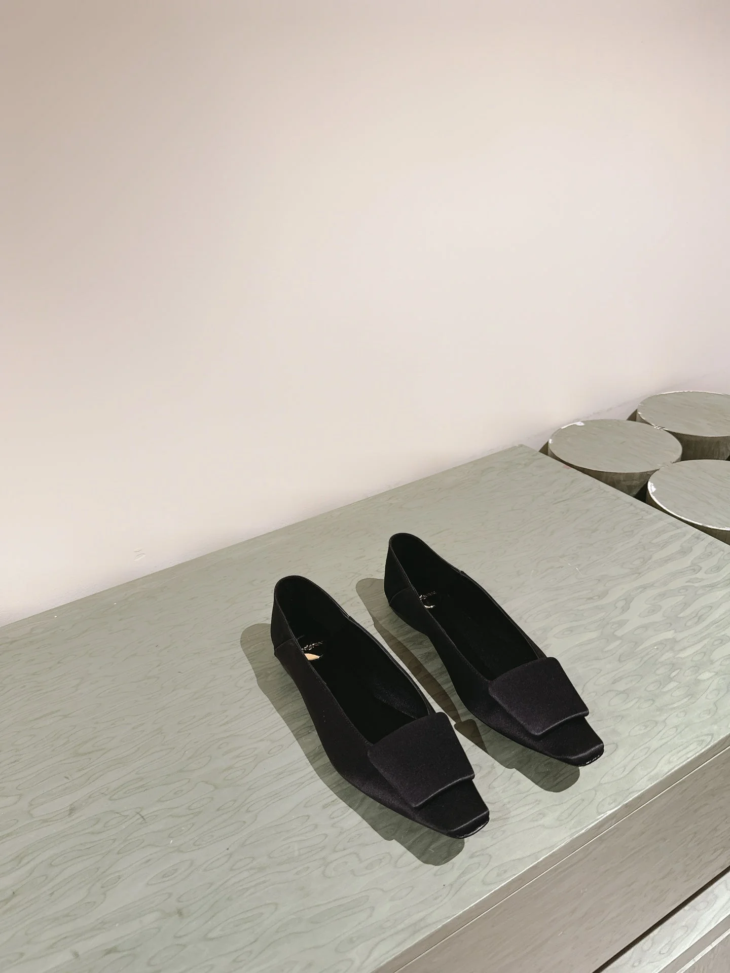 BALLERINA FLATS IN BLACK SATIN