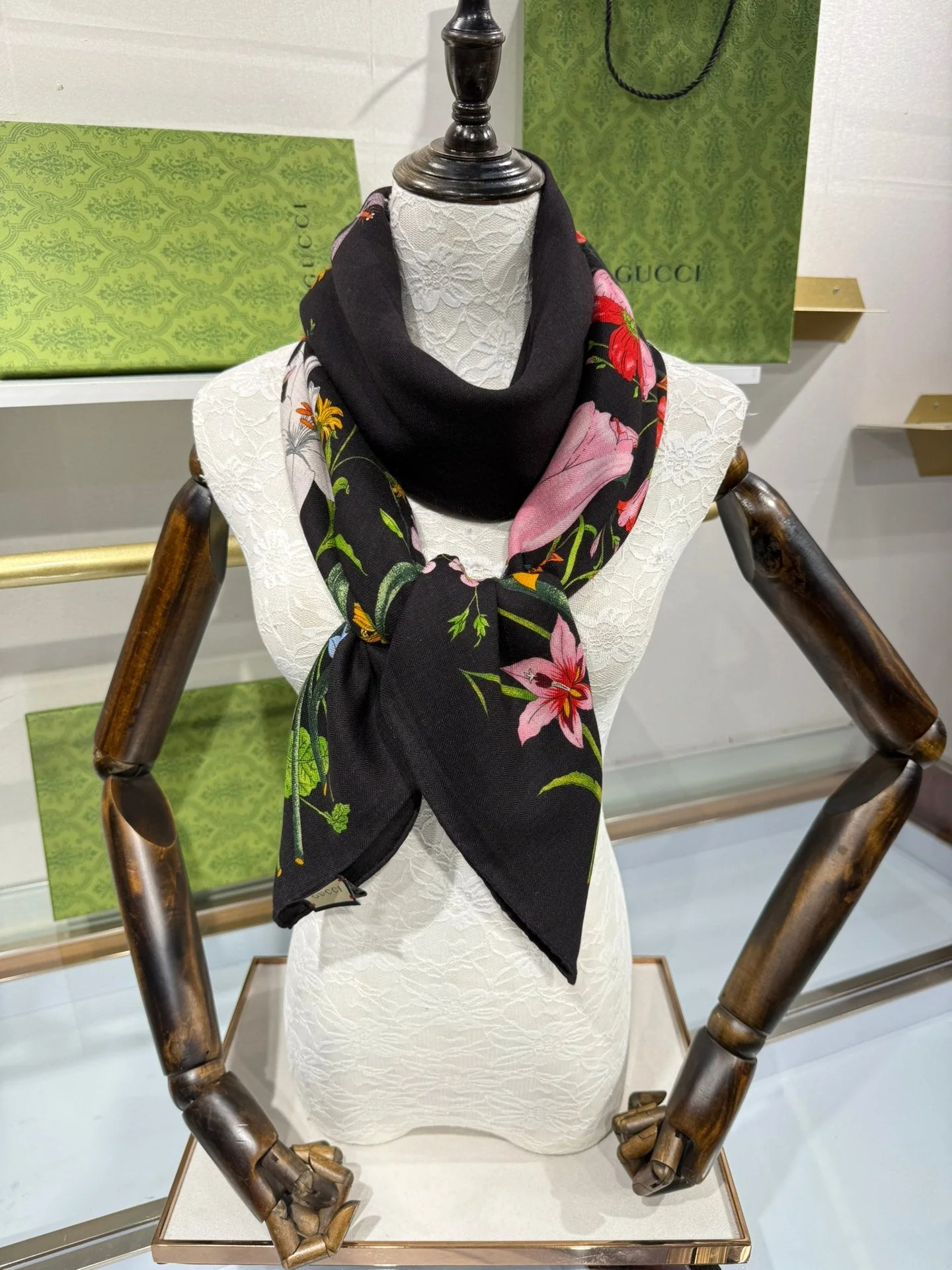 GUCCI 25S SCARF 140 IN CASHMERE 636339