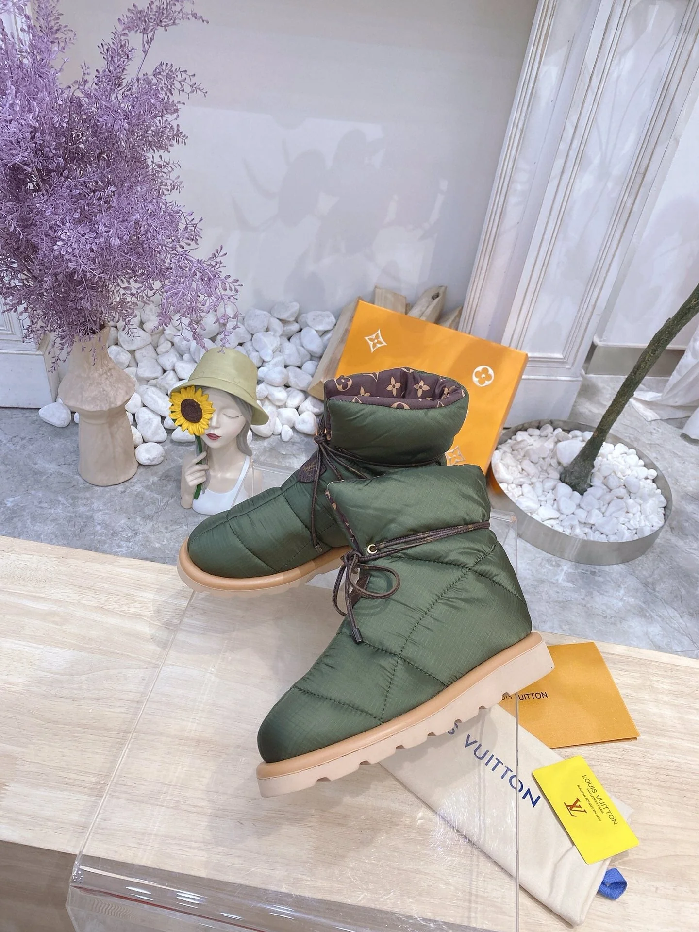 PILLOW COMFORT ANKLE BOOTS IN ARMY GREEN NYLON