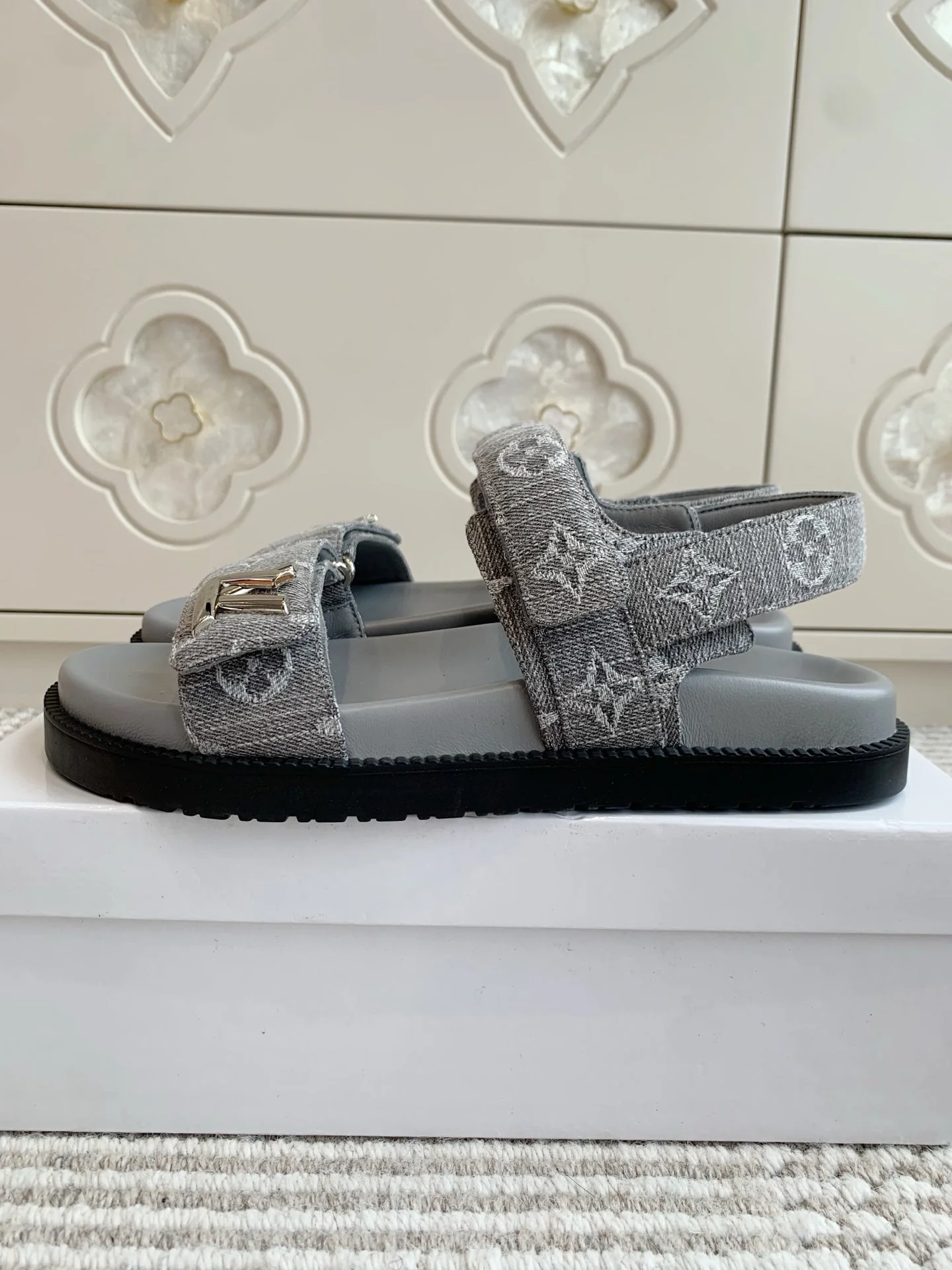 LV SANDALS 25S IN GREY DENIM AND CALFSKIN WITH SILVER HARDWARE