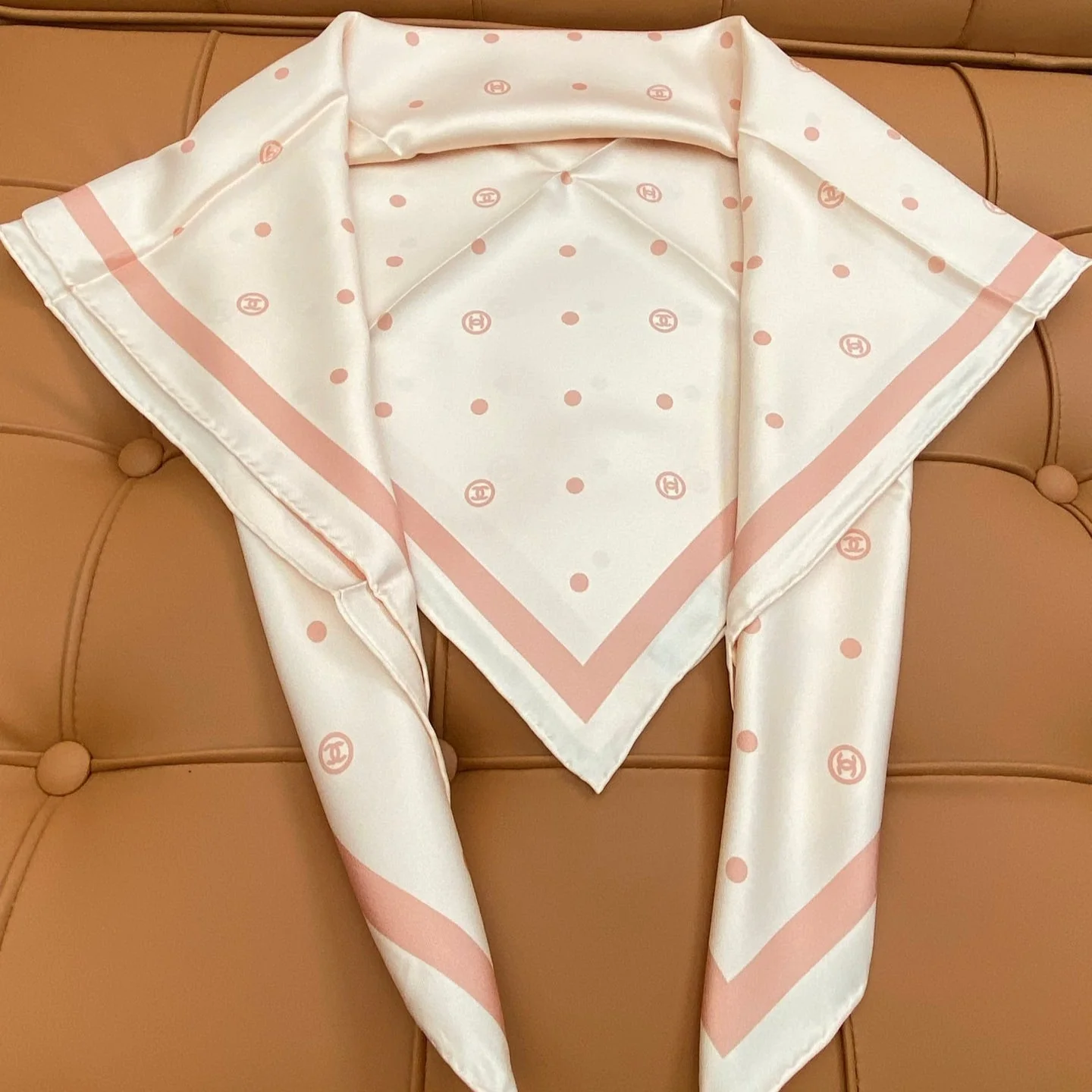 CHANEL 25S SCARF 90 IN SILK 704605