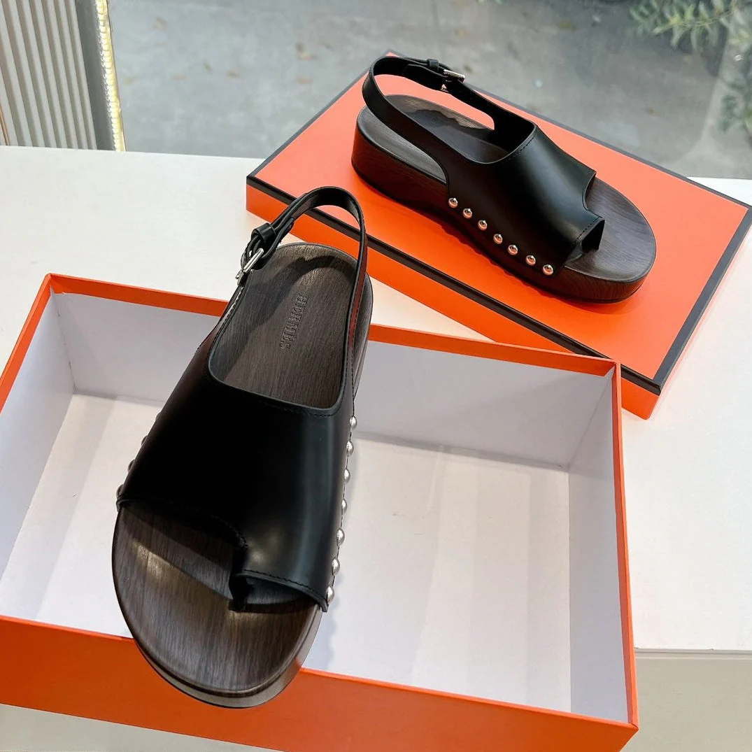 FLAT SANDAL IN BLACK CALFSKIN