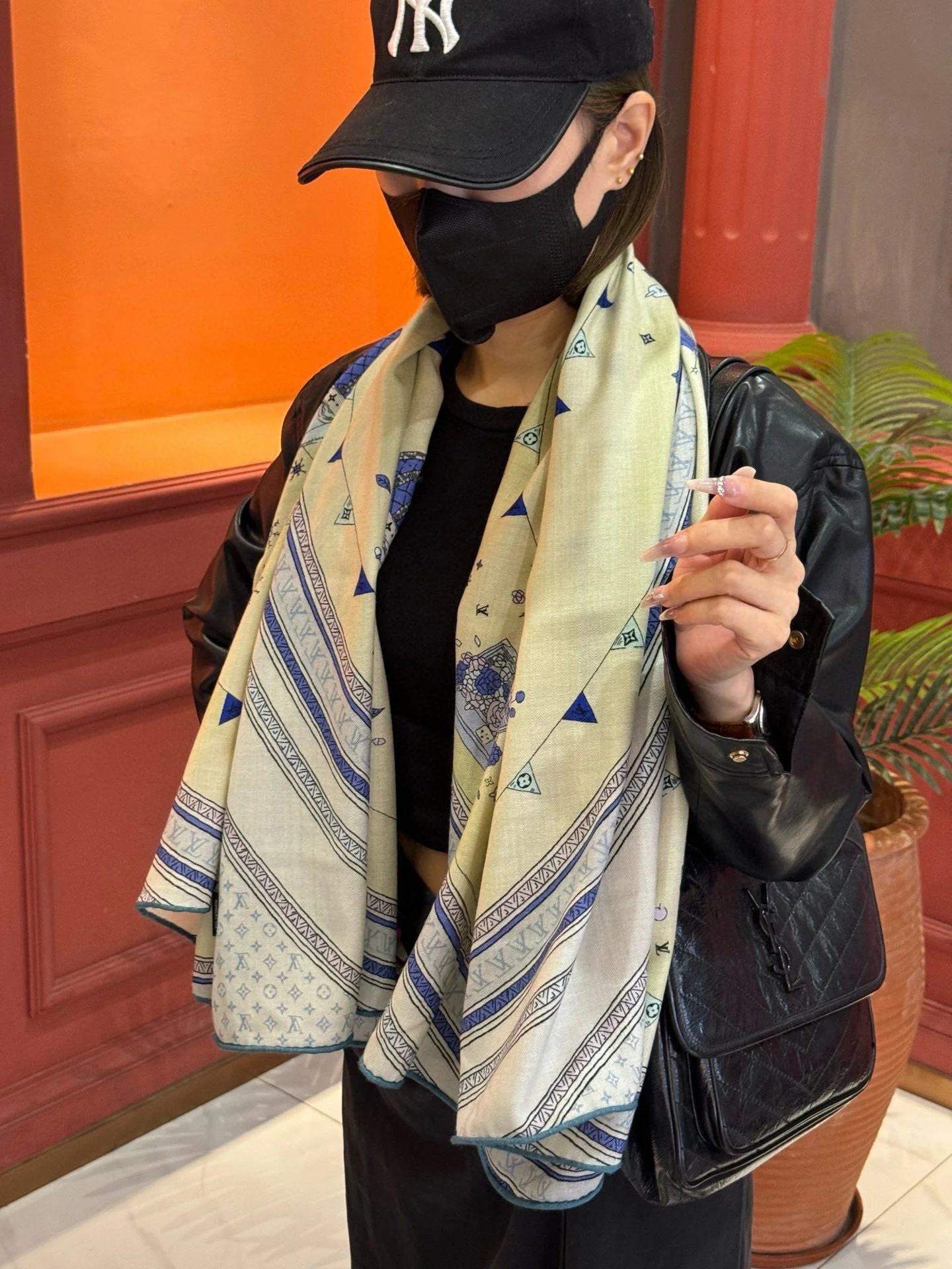 LV SCARF 140 CM IN SILK 730620