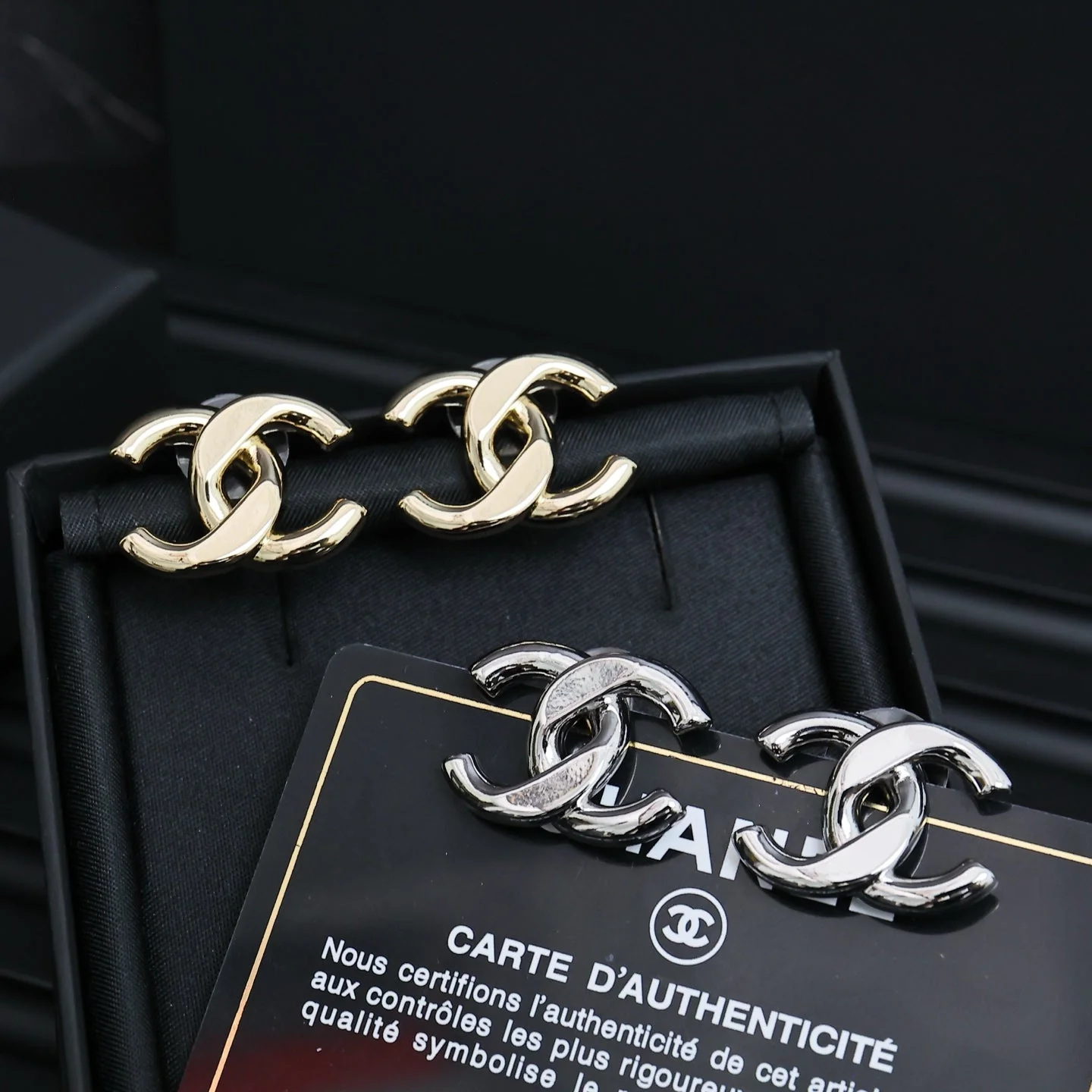 CC 25S DOUBLE C IN METAL EARRINGS