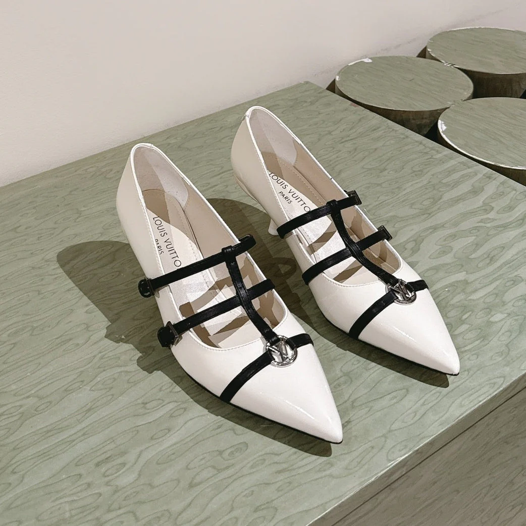 HIGH PUMP 45MM IN WHITE CALFSKIN WITH BLACK STRAPS