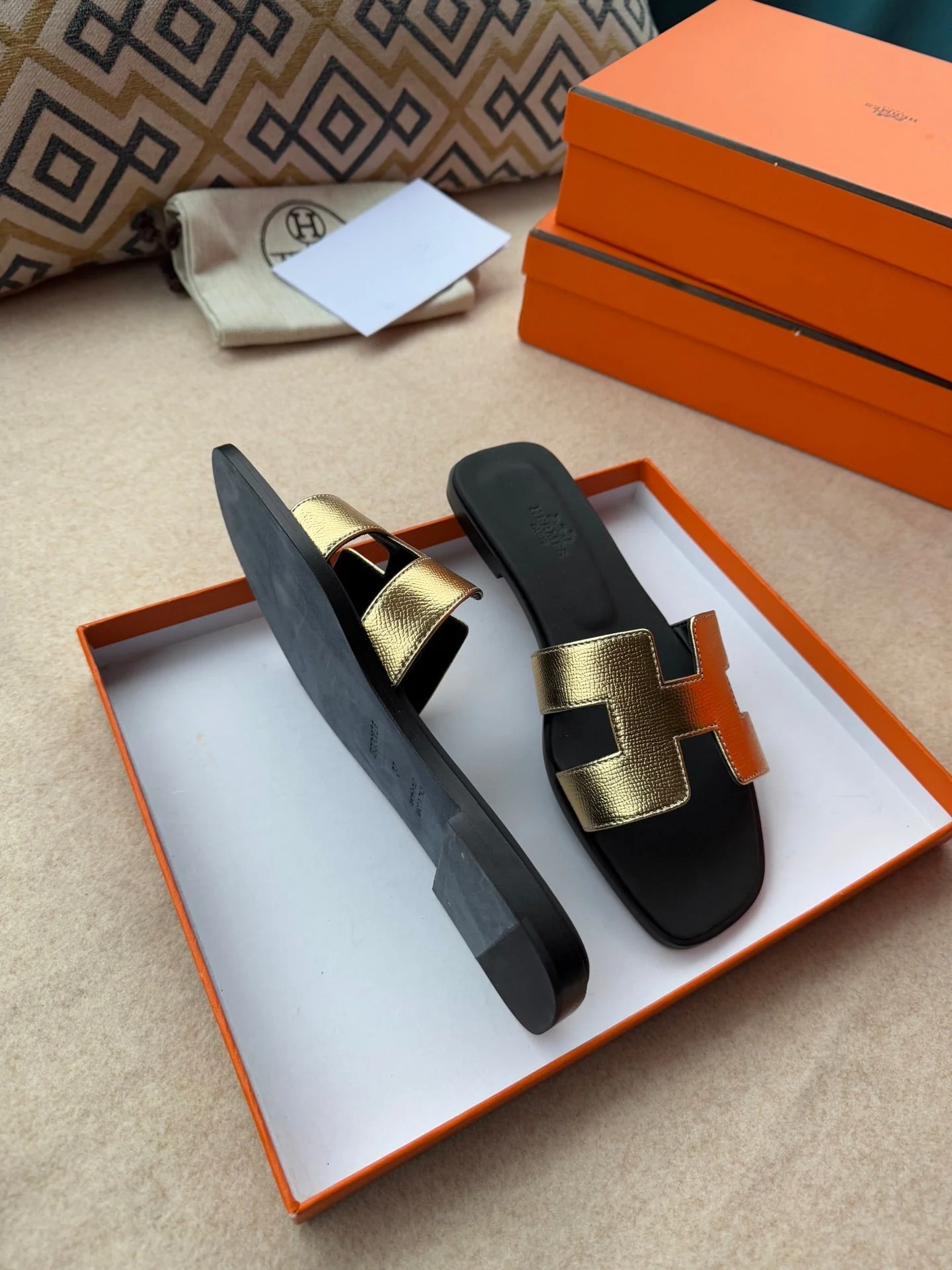 0RAN SANDALS IN LIGHT GOLD CALFSKIN