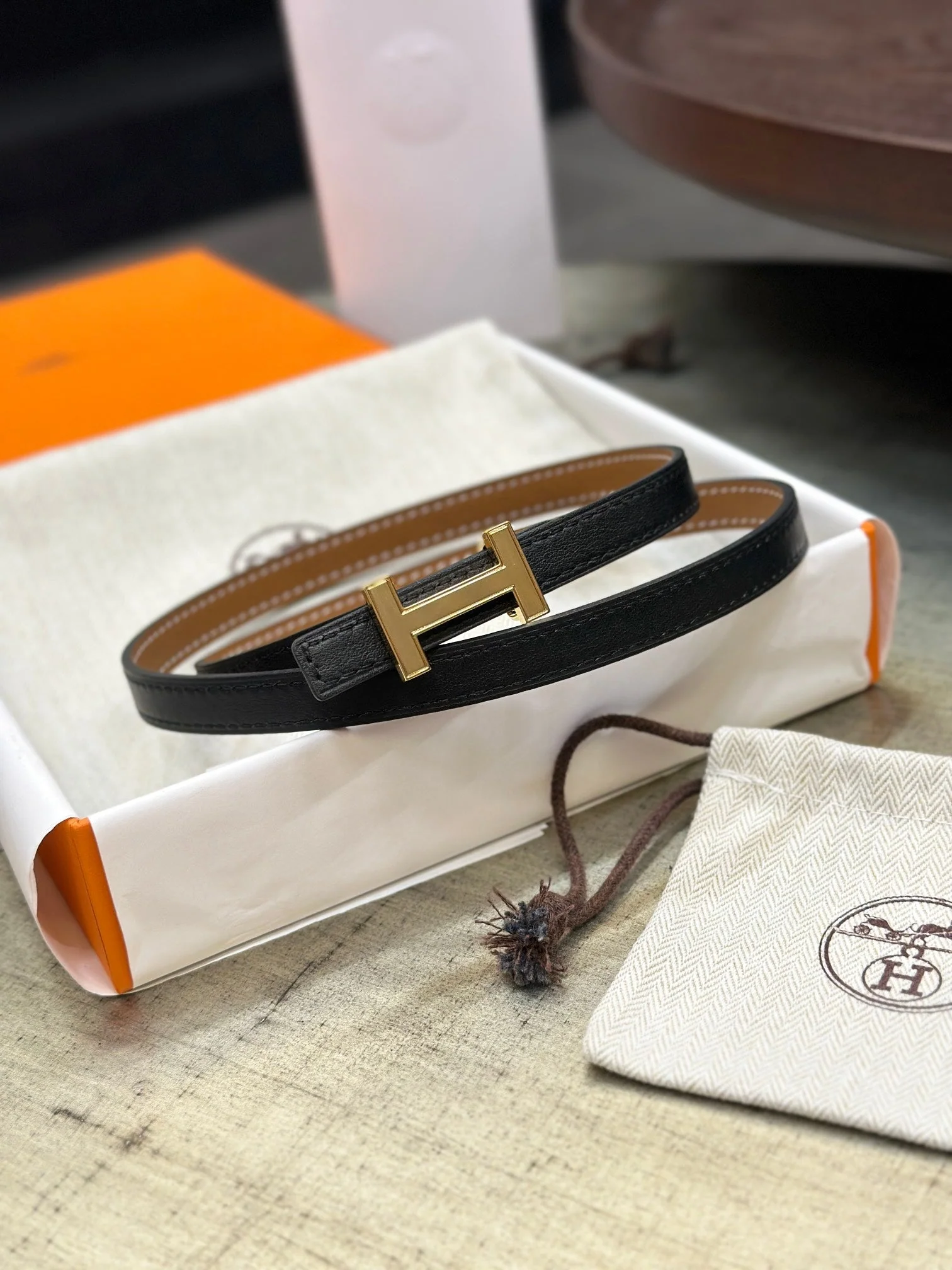 HM FOCUS BUCKLE & REVERSIBLE TAWNY BROWN AND BLACK LEATHER STRAP 13MM GOLD HARDWARE