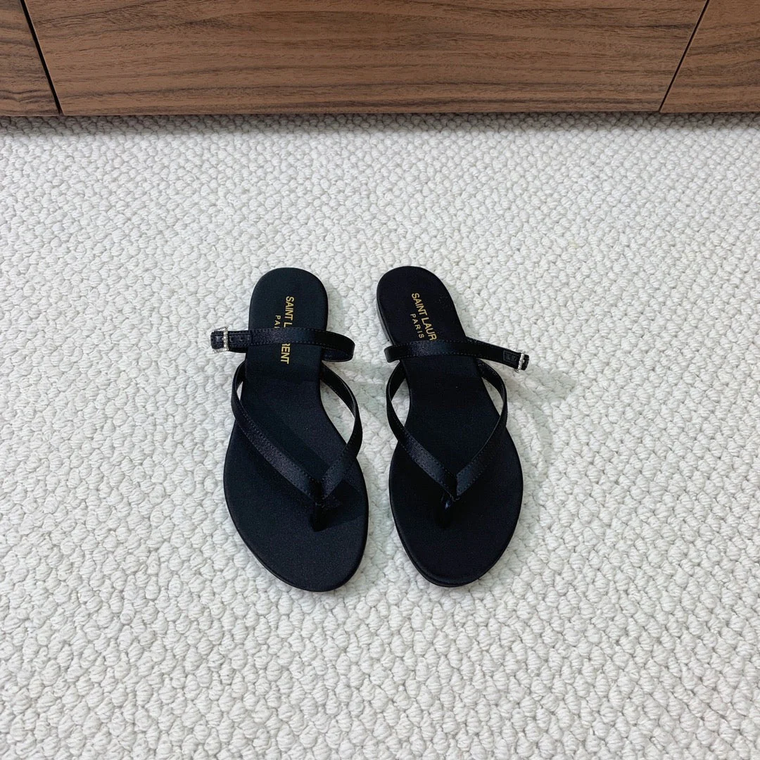 SL CRYSTAL BUCKLE THONG SANDAL BLACK SATIN