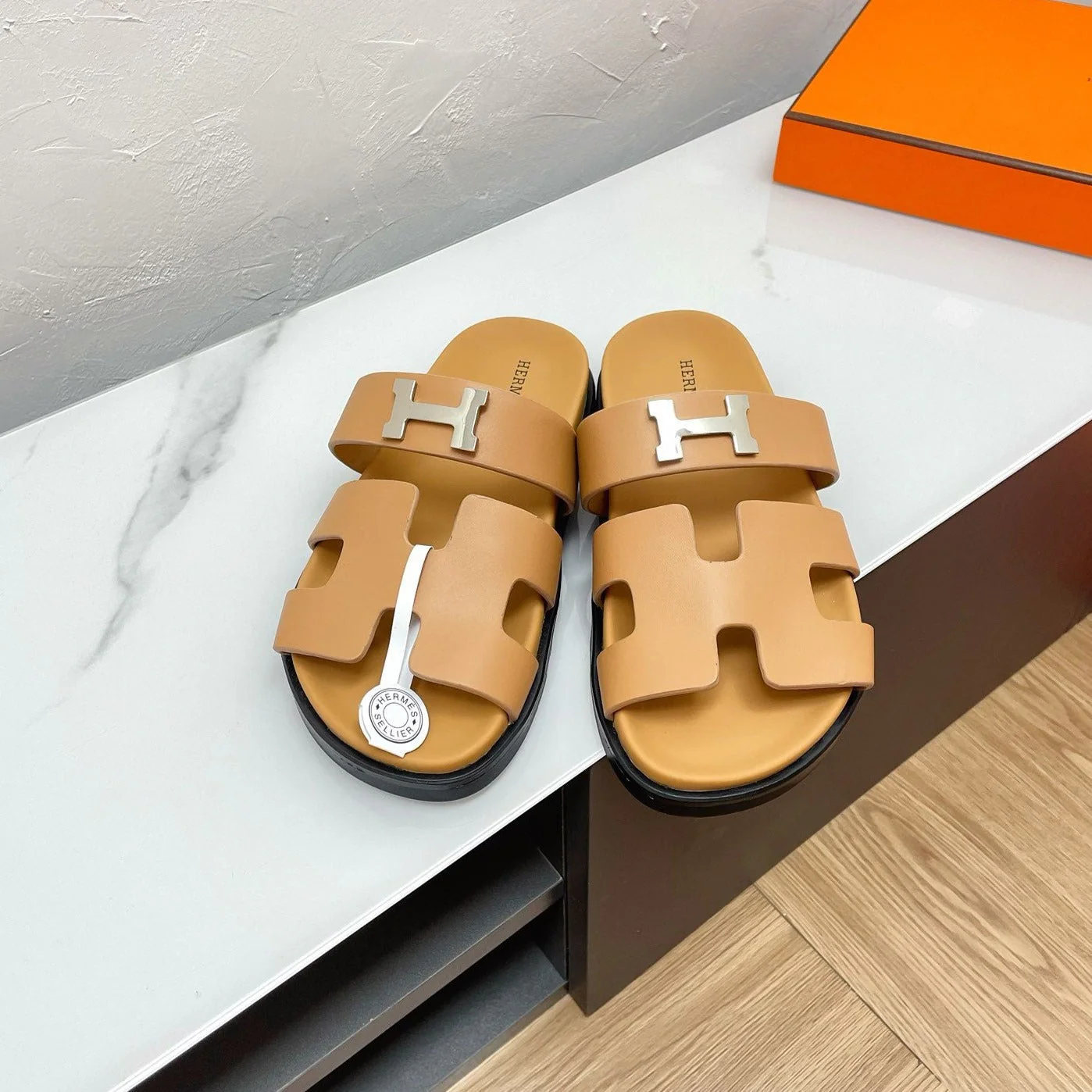 CHYPRE SANDAL COPPER LAMBSKIN WITH H BUCKLE