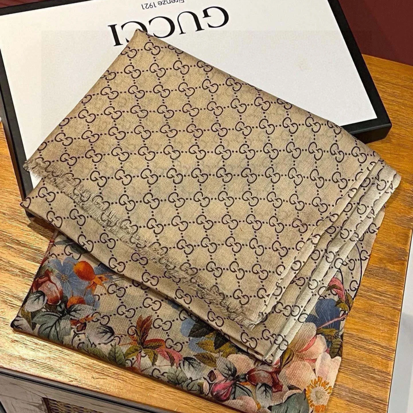GUCCI 25S SCARF 200 IN CASHMERE 733886