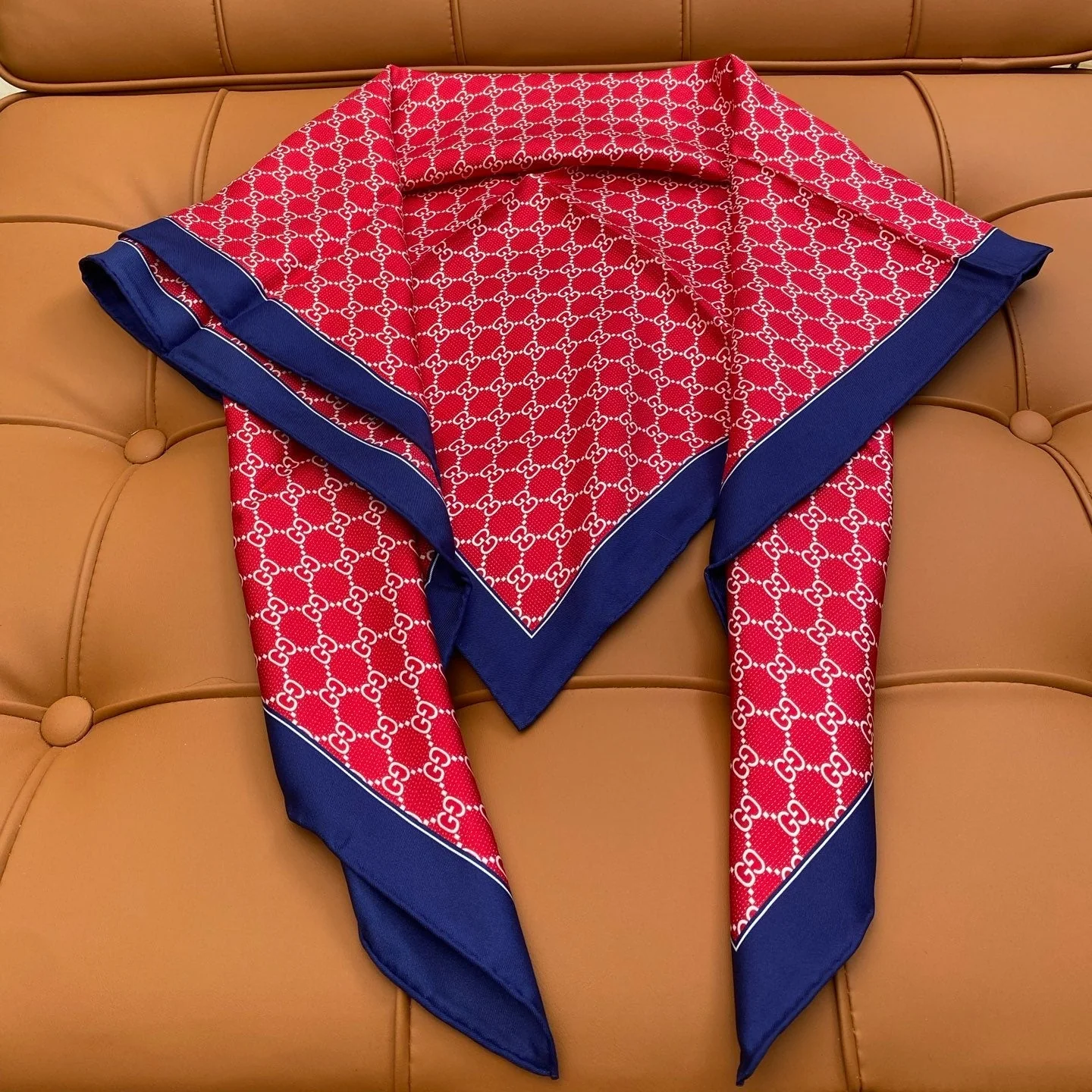 GUCCI 25S SCARF 90 IN SILK 709698