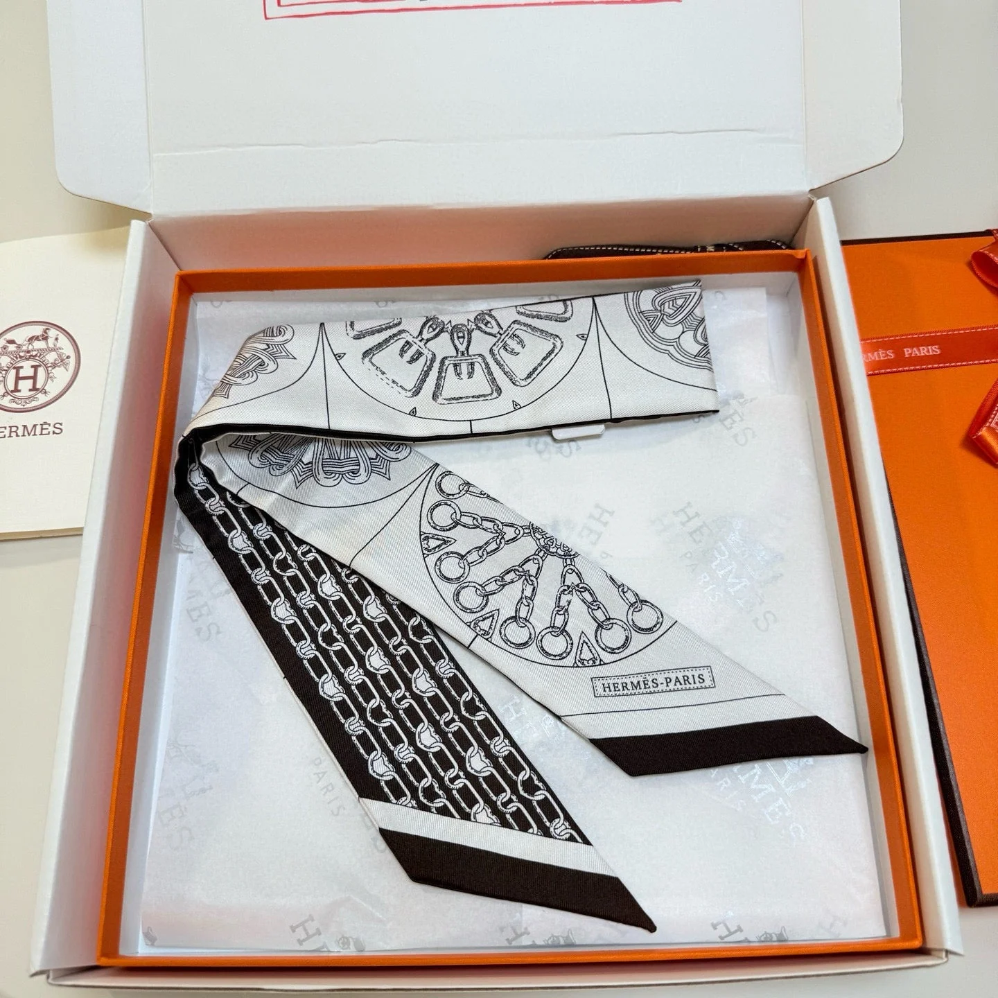 HERMES 25S SCARF 90 IN SILK 856721