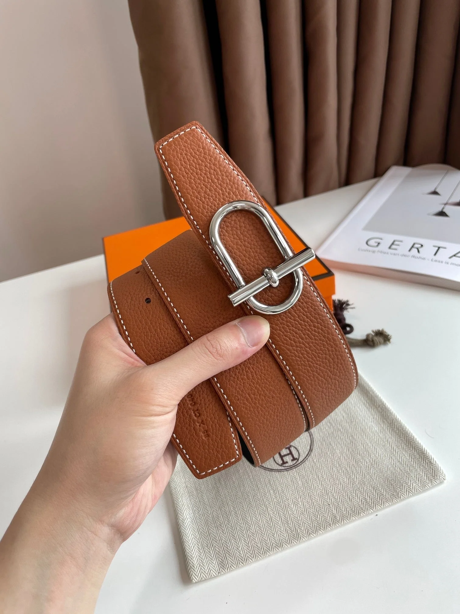 HM ITHAQUE BELT SILVER BUCKLE & REVERSIBLE CINNAMON BROWN AND BLACK LEATHER STRAP 38MM