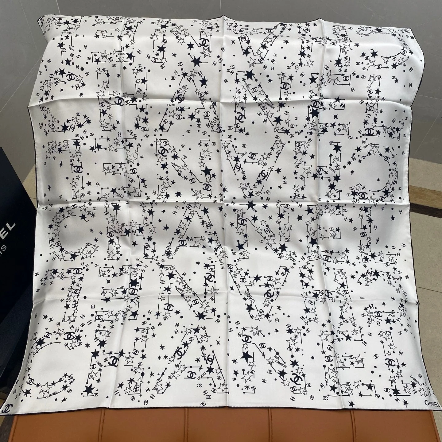 CHANEL 25S SCARF 90 IN SILK 704602