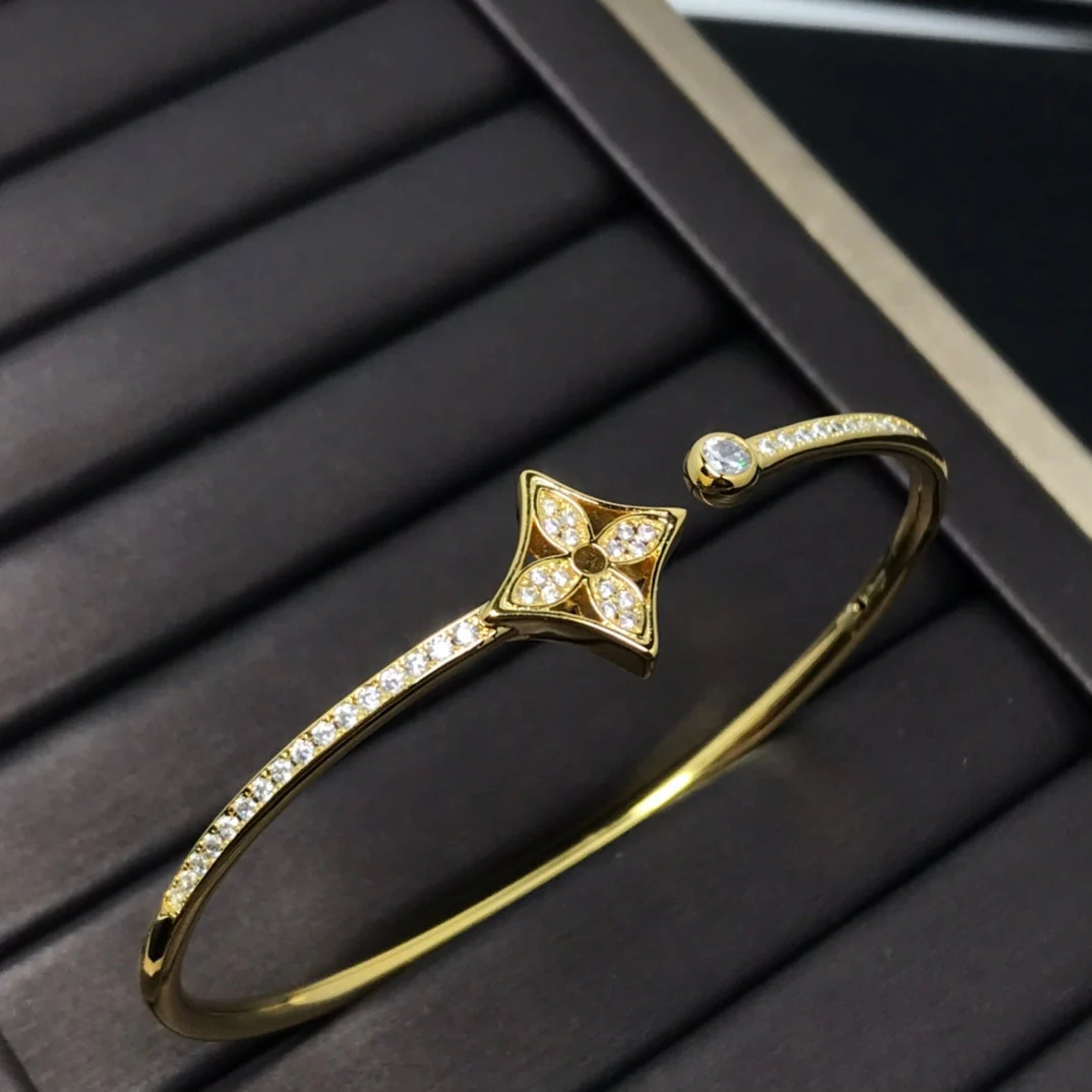 IDYLLE BLOSSOM TWIST BRACELET