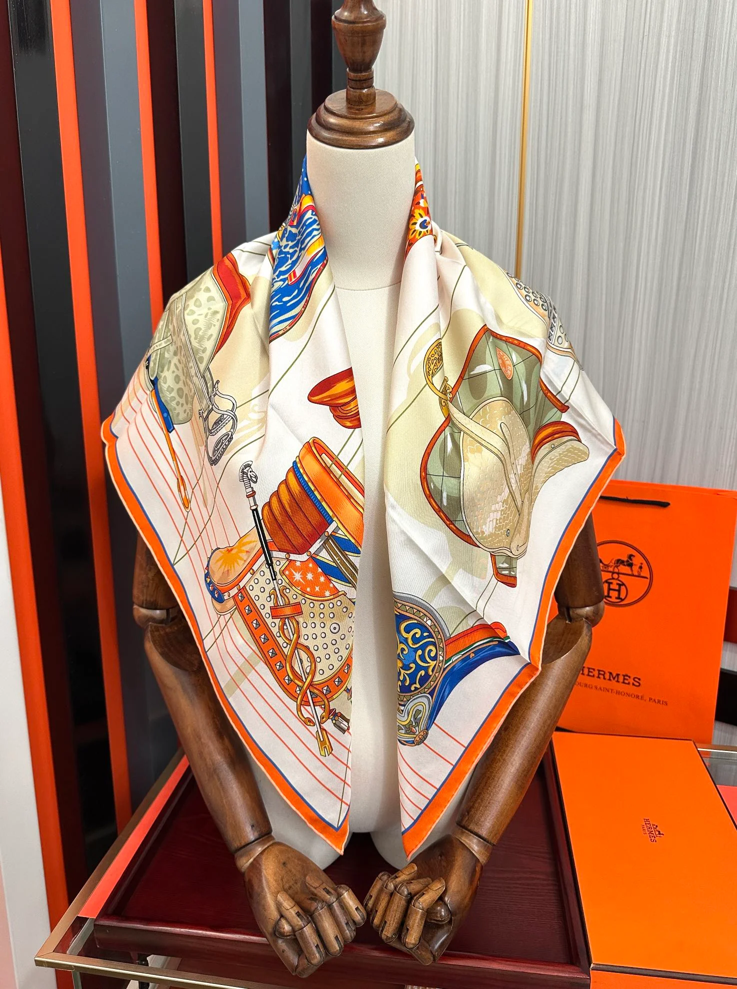 HERMES 25S SCARF 90 IN SILK 002