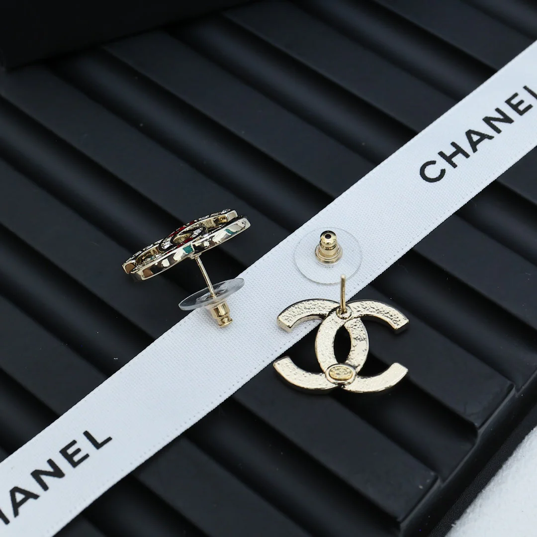 DOUBLE C STUD EARRINGS IN LIGHT GOLD METAL WITH MULTICOLOR CRYSTALS
