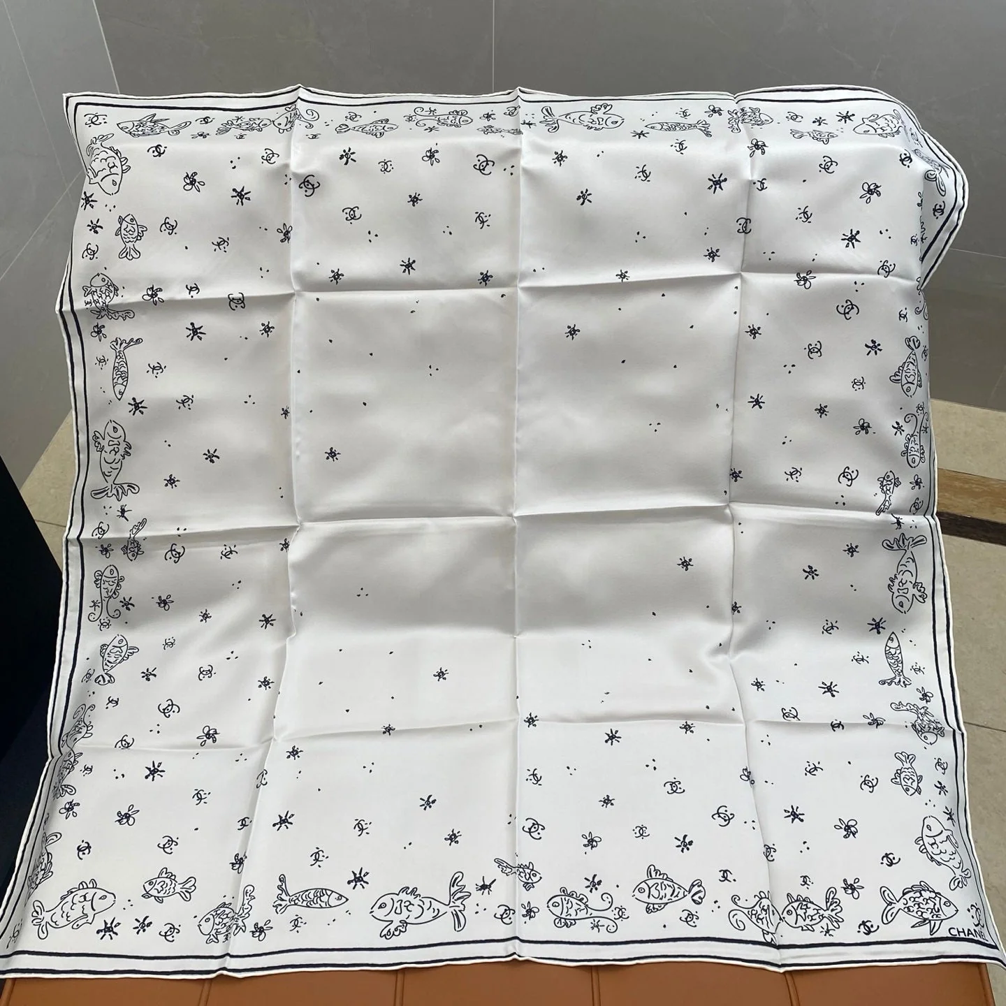 CHANEL 25S SCARF 90 IN SILK 703705